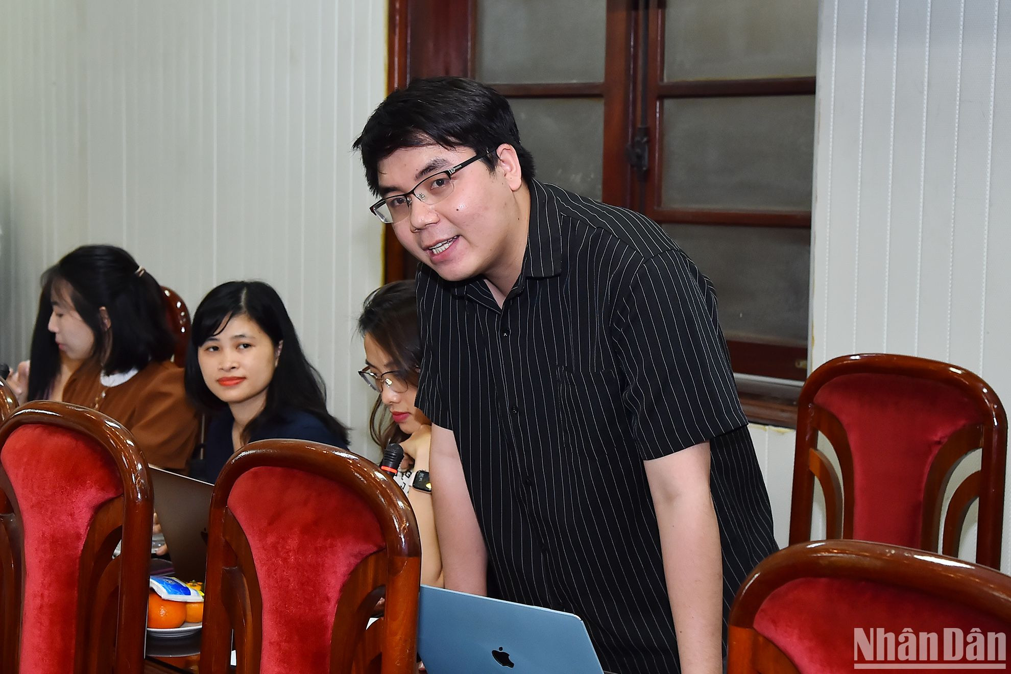 Nhà báo Trần Thường (Báo VietNamNet) đặt câu hỏi tại buổi lễ khai trương Trang thông tin đặc biệt.