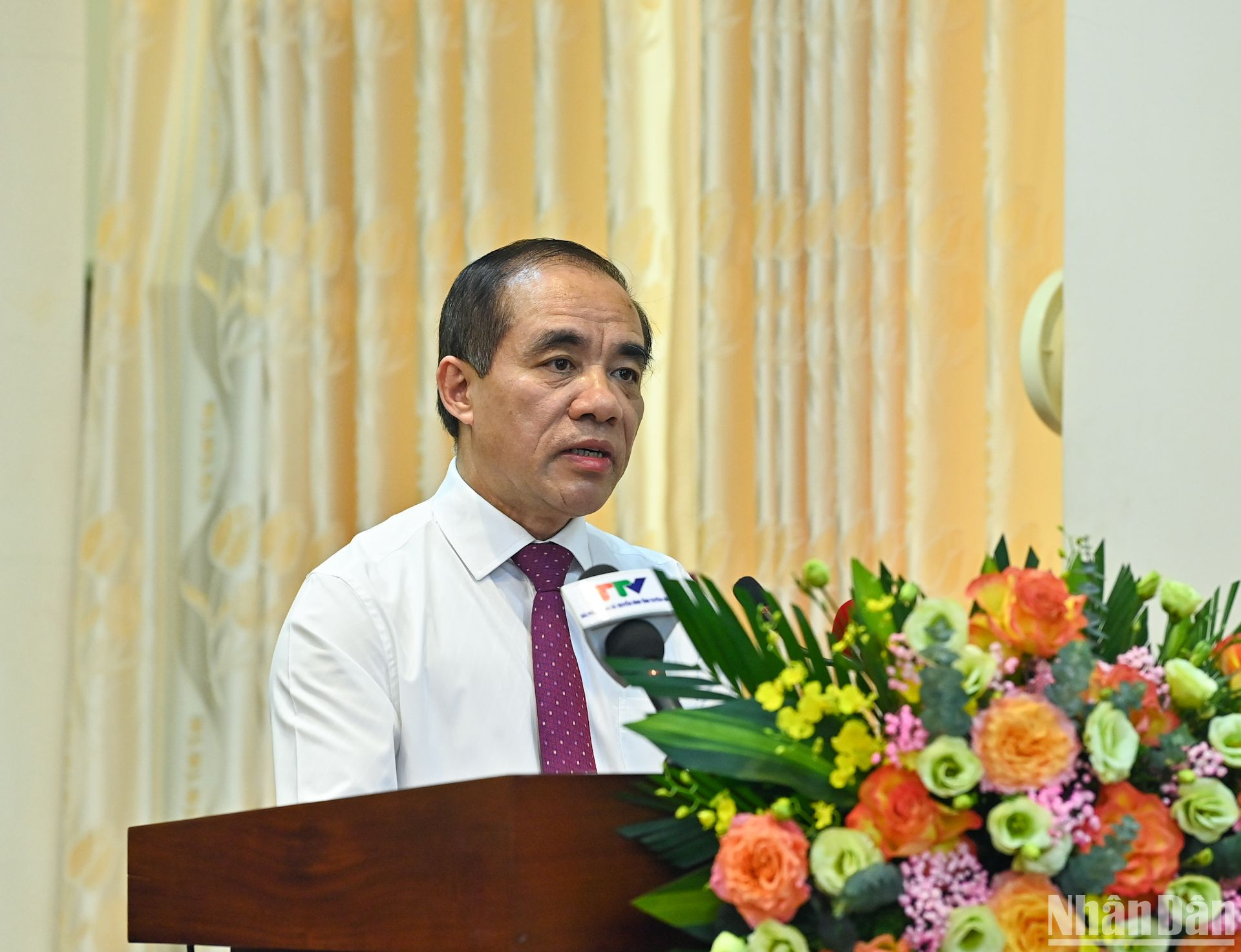 Bí thư Tỉnh ủy Tuyên Quang Chẩu Văn Lâm phát biểu tại hội thảo.