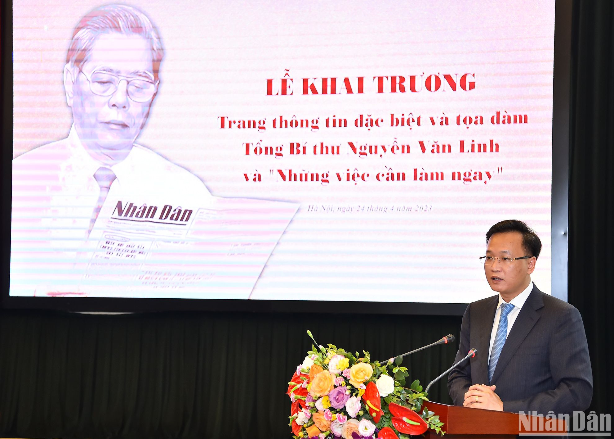 Bí thư Tỉnh ủy Hưng Yên Nguyễn Hữu Nghĩa phát biểu tham luận tại buổi tọa đàm.