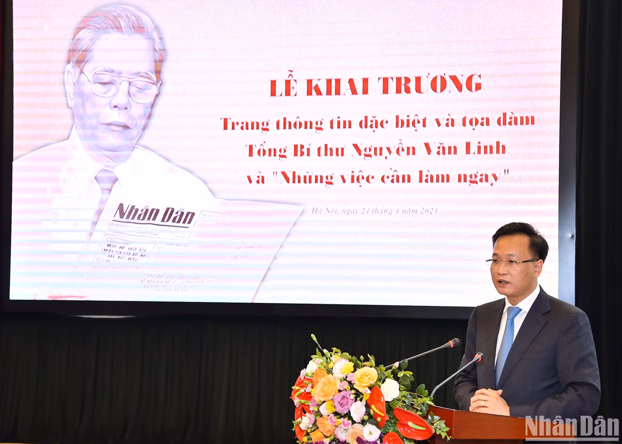 Bí thư Tỉnh ủy Hưng Yên Nguyễn Hữu Nghĩa phát biểu tham luận tại buổi tọa đàm.