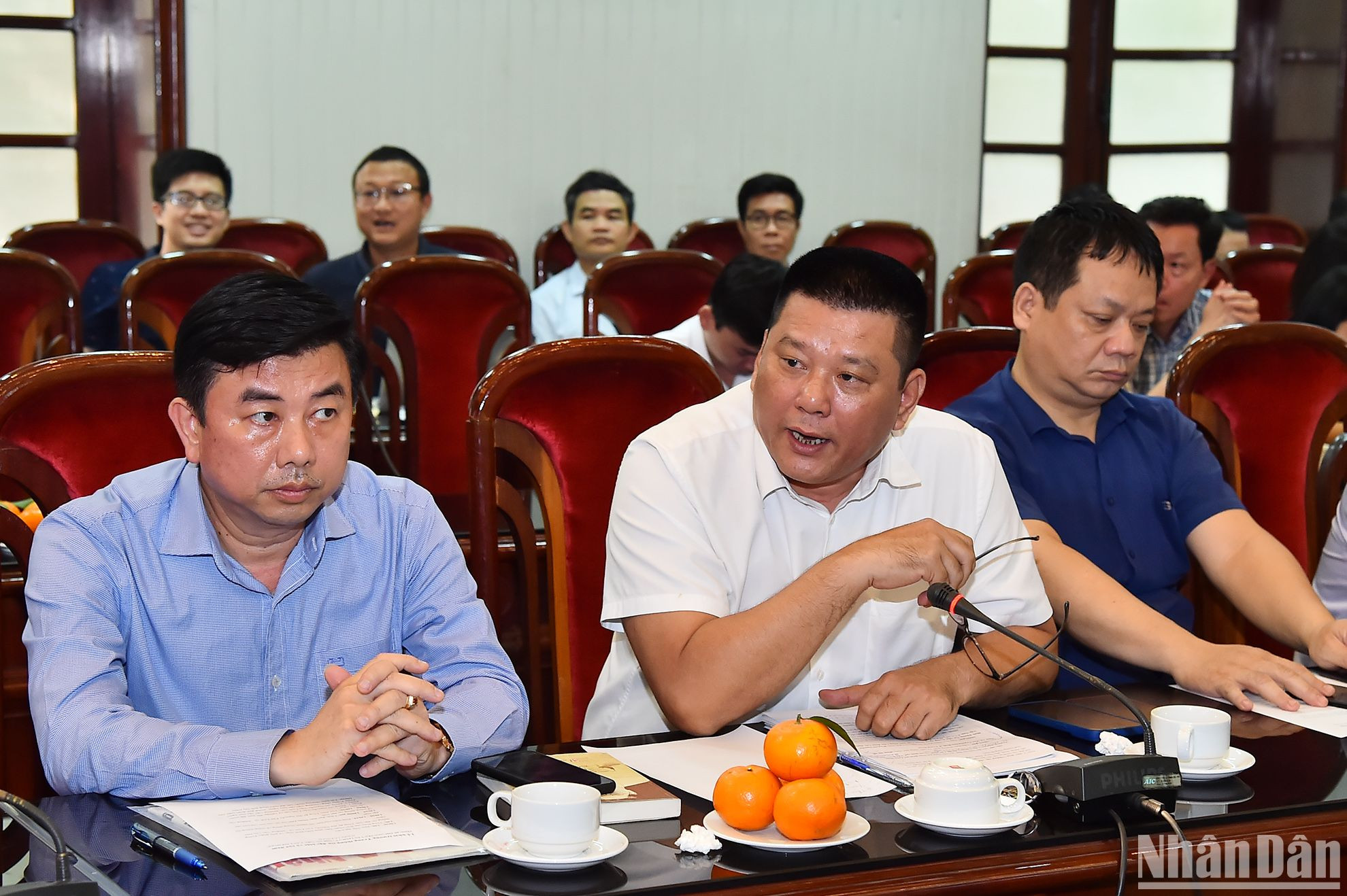 Nhà báo Nguyễn Ngọc Thanh, Trưởng Ban Nhân Dân điện tử (Báo Nhân Dân) điều hành buổi tọa đàm với chủ đề Tổng Bí thư Nguyễn Văn Linh và “Những việc cần làm ngay”.