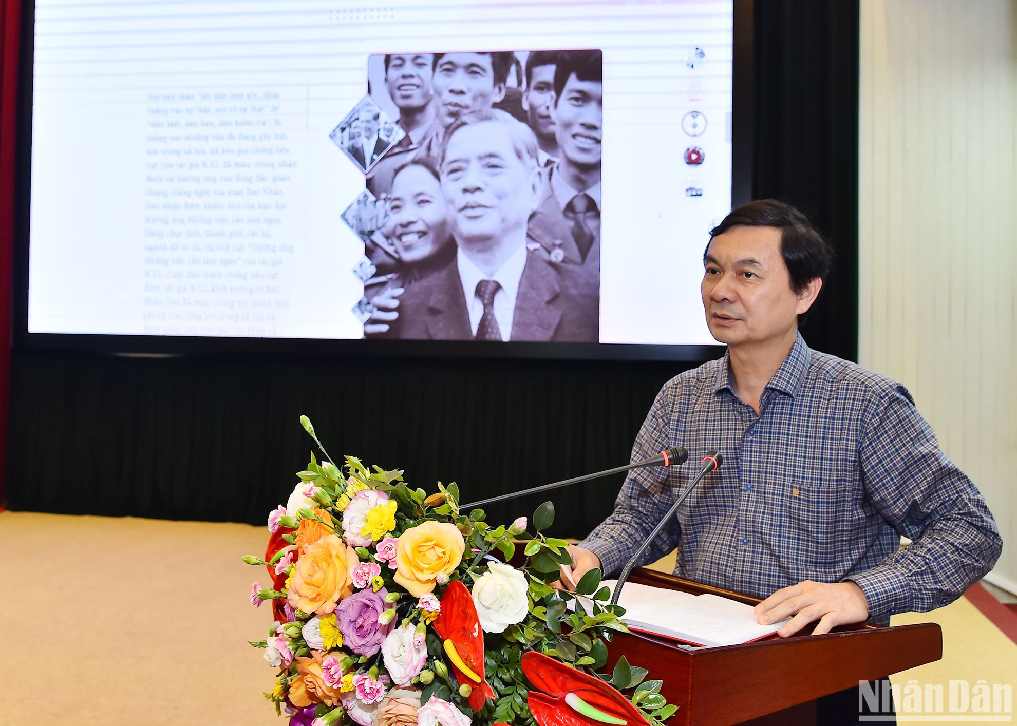 Đồng chí Ngô Minh Tuấn, Tổng Biên tập Tạp chí Xây dựng Đảng đánh giá cao sự sáng tạo và cách nhìn mới của Báo Nhân Dân khi tổ chức xây dựng các trang thông tin, đến nay là trang thứ ba về xây dựng Đảng. Hai trang thông tin ra mắt trước đó được bạn đọc trong nước và quốc tế đón nhận, và đã vinh dự được khen thưởng Giải Búa liềm vàng.