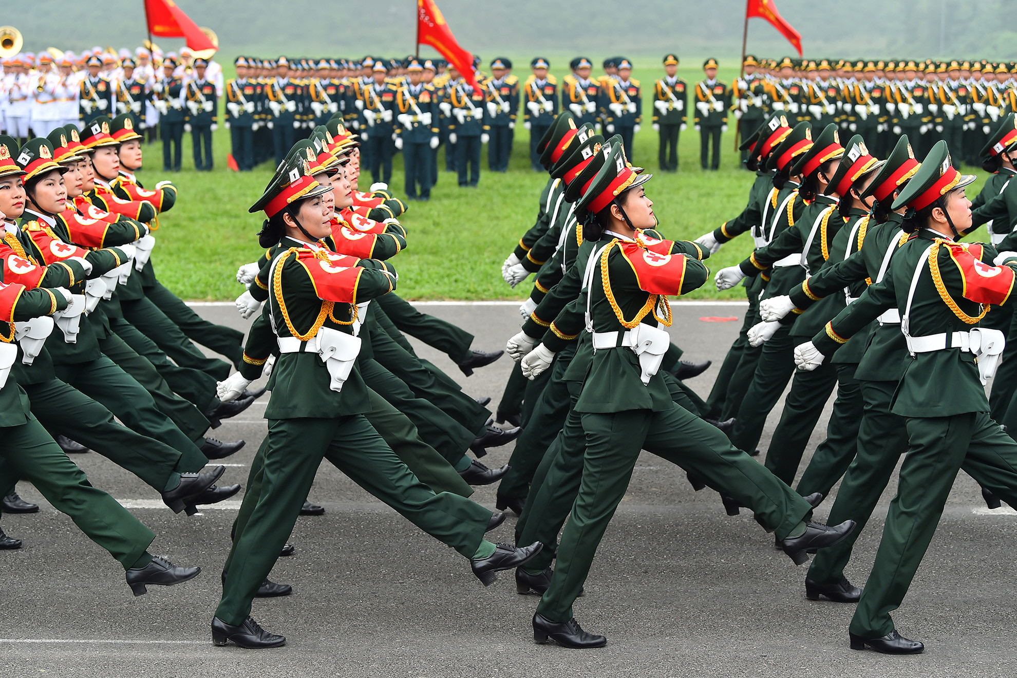 Cùng với đội ngũ thầy thuốc Quân y, các nữ sĩ quan Quân y ra sức học tập, rèn luyện, nghiên cứu khoa học, có mặt ở những nơi khó khăn, gian khổ, ác liệt nhất, vừa chiến đấu, phục vụ chiến đấu, cấp cứu, điều trị thương, bệnh binh, chăm sóc, bảo vệ sức khỏe bộ đội và nhân dân, góp phần vào thắng lợi của Chiến dịch Điện Biên Phủ và các cuộc chiến tranh giải phóng đất nước, bảo vệ Tổ quốc xứng đáng với lời Bác Hồ dạy: “Lương y như từ mẫu”.