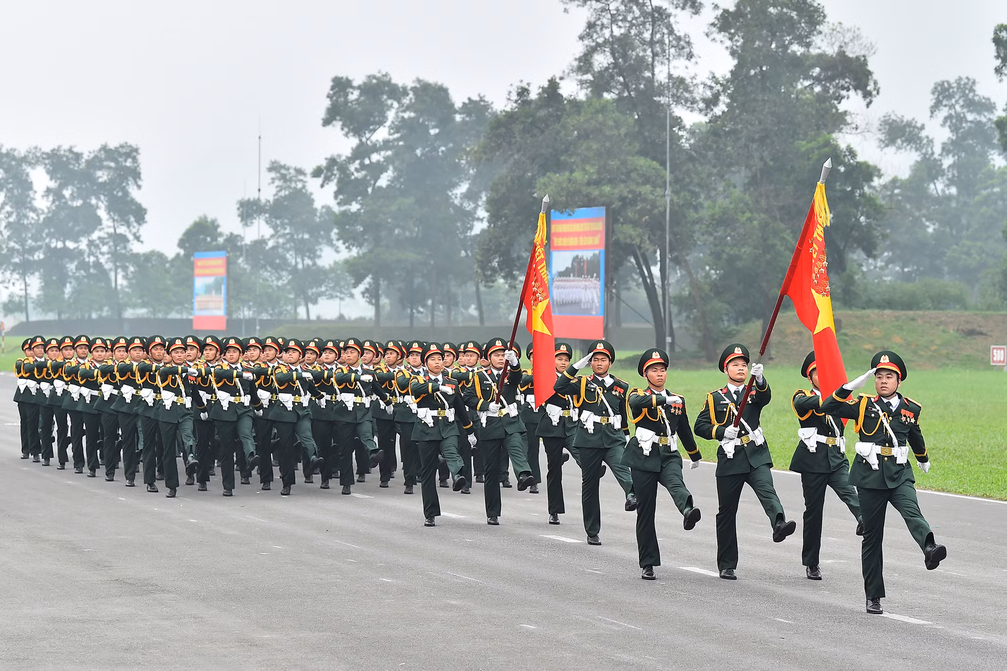 Khối sĩ quan Lục quân đại diện cho binh chủng hợp thành Quân đội nhân dân Việt Nam.