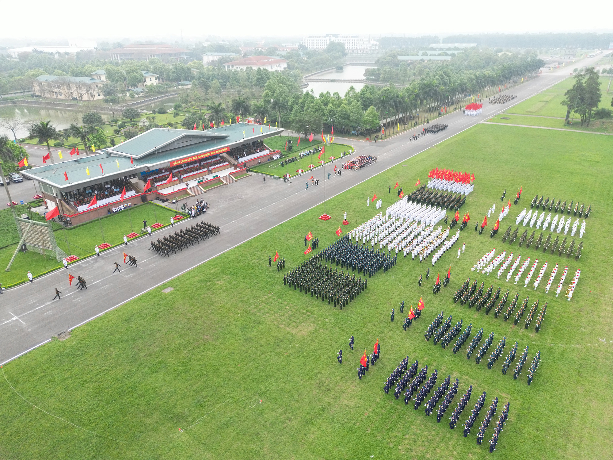 Quang cảnh buổi tổng duyệt diễu binh, diễu hành Lễ kỷ niệm 70 năm Chiến thắng Điện Biên Phủ của lực lượng quân đội tại Trung tâm Huấn luyện quân sự quốc gia 4.
