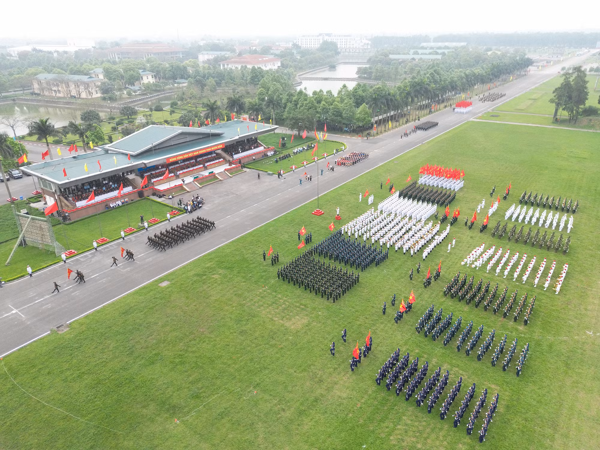 Quang cảnh buổi tổng duyệt diễu binh, diễu hành Lễ kỷ niệm 70 năm Chiến thắng Điện Biên Phủ của lực lượng quân đội tại Trung tâm Huấn luyện quân sự quốc gia 4.