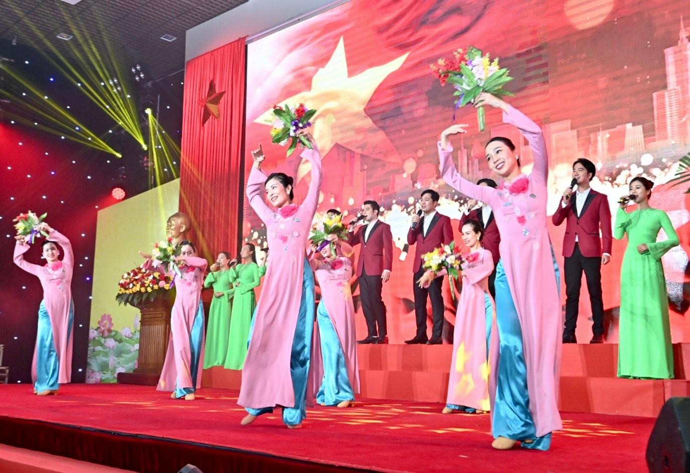 Chương trình nghệ thuật chào mừng hội nghị.