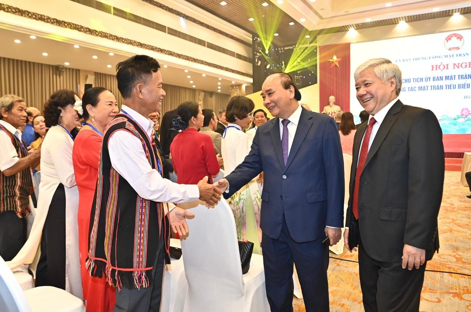 Chủ tịch nước Nguyễn Xuân Phúc với các đại biểu dự hội nghị.