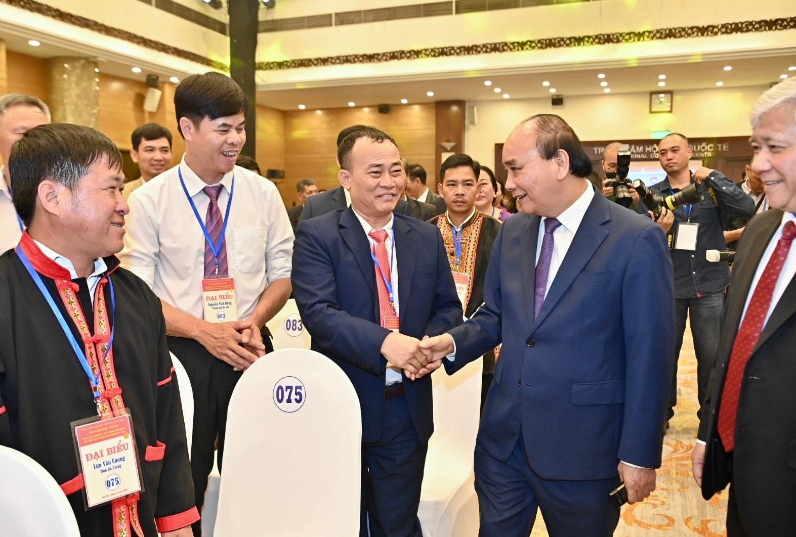 Chủ tịch nước Nguyễn Xuân Phúc với các đại biểu dự hội nghị.