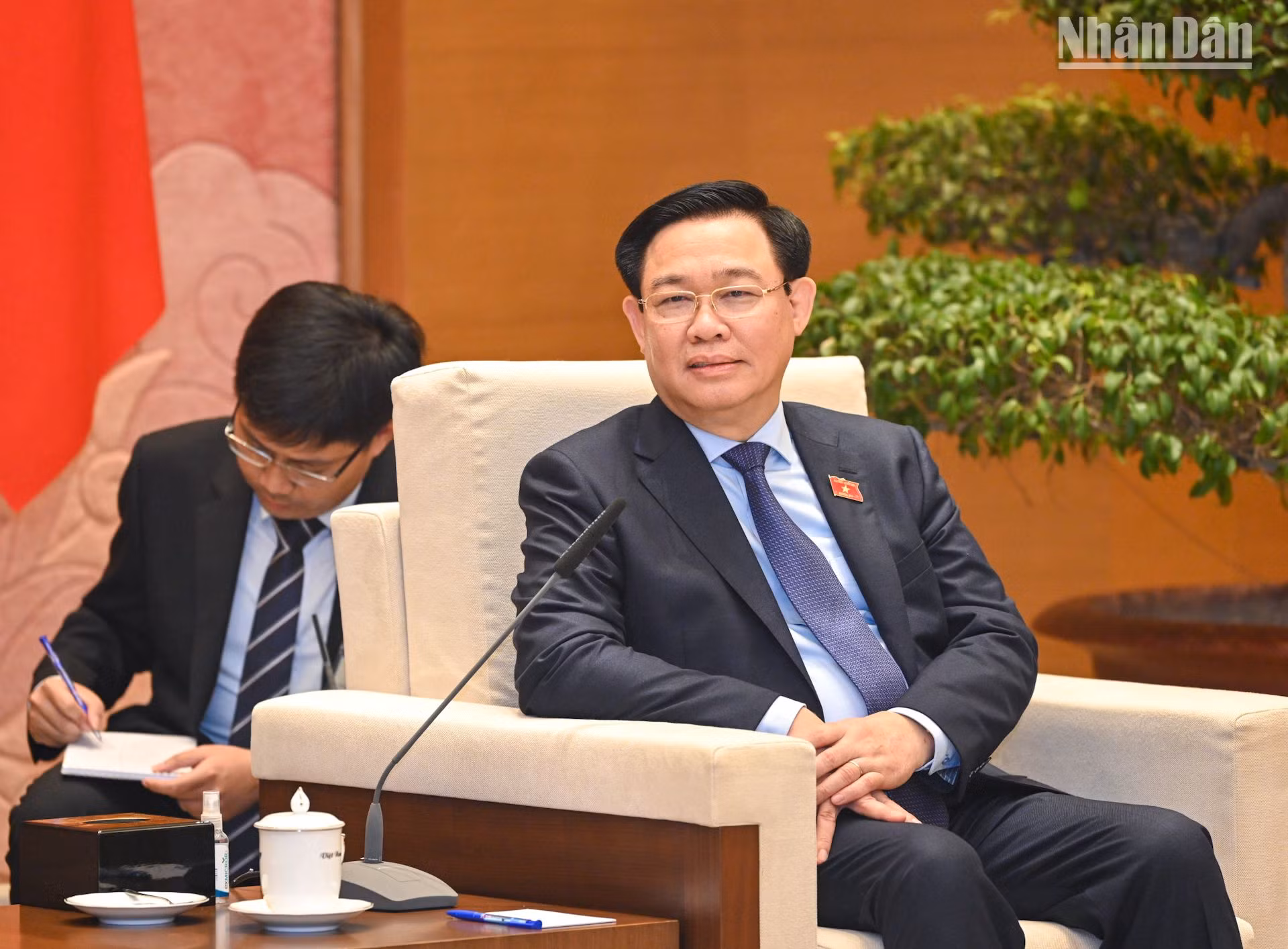 Chủ tịch Quốc hội Vương Đình Huệ phát biểu tại buổi tiếp.