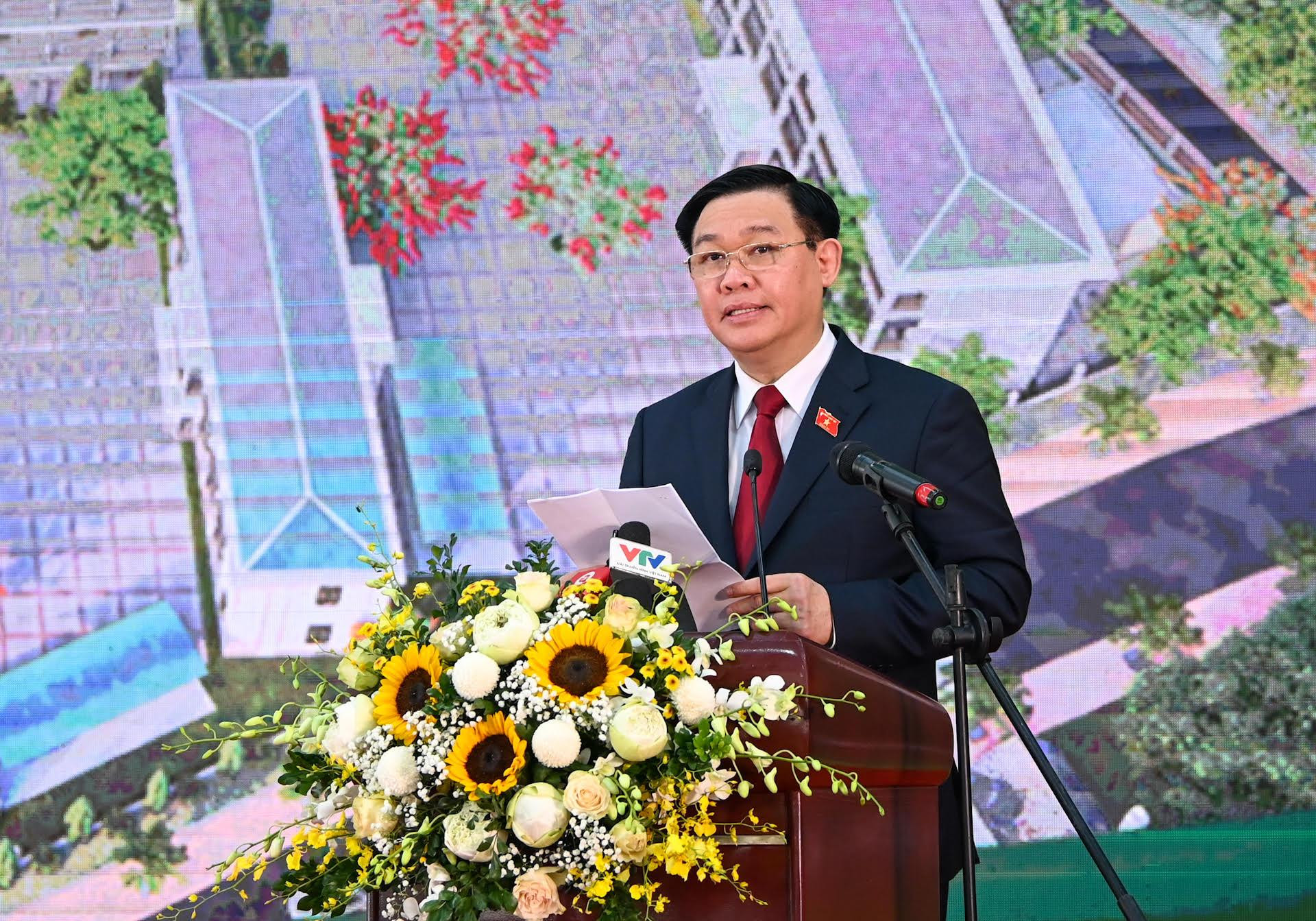 Chủ tịch Quốc hội Vương Đình Huệ phát biểu tại buổi lễ.