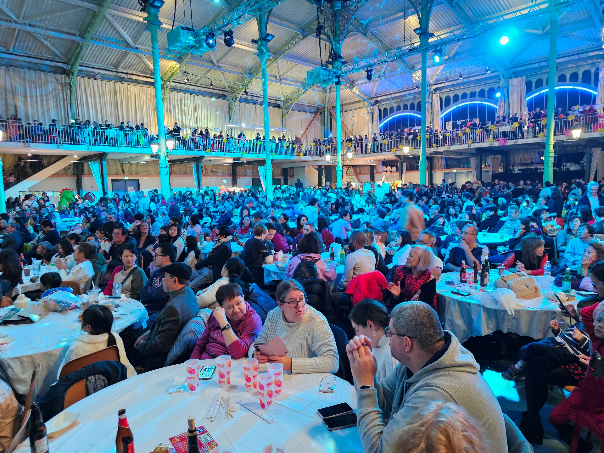 Là một trong những sự kiện lớn nhất của cộng đồng người Việt Nam tại Pháp và được tổ chức tại Nhà văn hóa Baltard với diện tích lên đến hơn 3.000m2, Chợ Tết đã trở thành điểm hẹn hằng năm của cộng đồng người Việt Nam sinh sống tại Pháp mỗi dịp Tết đến Xuân về.