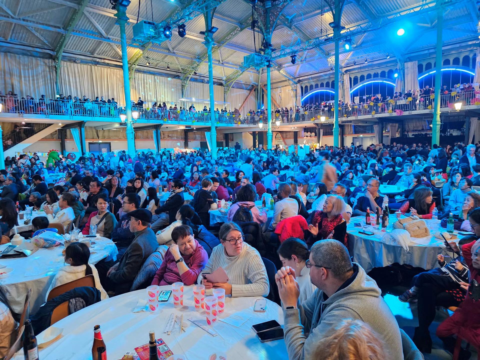 Là một trong những sự kiện lớn nhất của cộng đồng người Việt Nam tại Pháp và được tổ chức tại Nhà văn hóa Baltard với diện tích lên đến hơn 3.000m2, Chợ Tết đã trở thành điểm hẹn hằng năm của cộng đồng người Việt Nam sinh sống tại Pháp mỗi dịp Tết đến Xuân về.