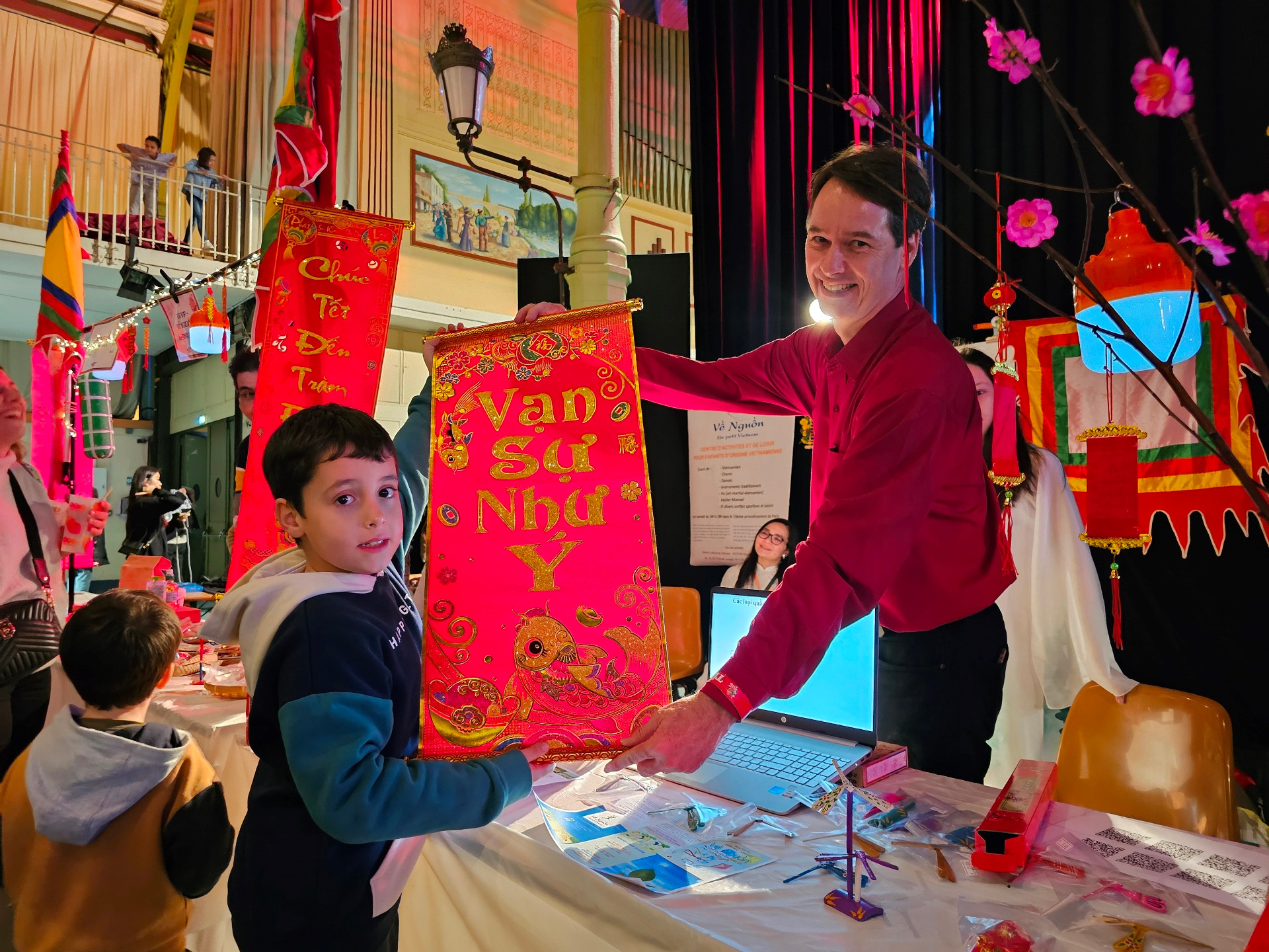 Bên cạnh ý nghĩa sum vầy, gắn kết và phát triển cộng đồng, Chợ Tết còn là dịp để bà con kiều bào tự hào và quảng bá hình ảnh đất nước, con người và truyền thống văn hóa Việt Nam tới bạn bè nước sở tại.