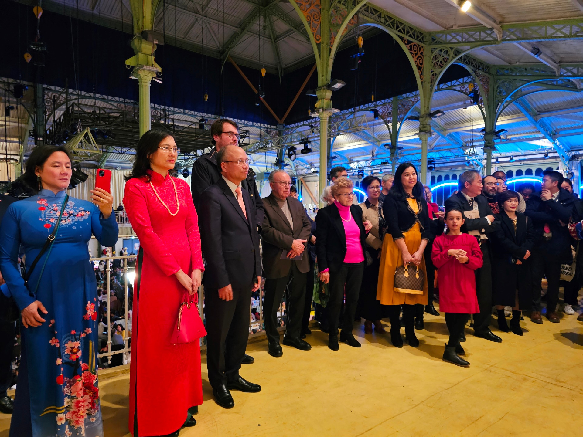 Theo Đại sứ Việt Nam tại Pháp Đinh Toàn Thắng, năm 2023 đã đi qua với nhiều đóng góp tích cực cho quan hệ hợp tác, xây dựng và tăng cường hơn nữa tình hữu nghị và hợp tác giữa hai nước Việt Nam và Pháp. Cộng đồng kiều bào cũng đã có rất nhiều hoạt động sôi nổi hưởng ứng kỷ niệm 50 năm quan hệ ngoại giao và 10 năm đối tác chiến lược Việt Nam-Pháp trong năm qua. Đại sứ hy vọng năm 2024 vẫn sẽ là một năm với nhiều hoạt động sôi nổi, nhiều thành tựu của cộng đồng bà con kiều bào, góp phần đưa quan hệ hai nước tiếp tục phát triển vững chắc.