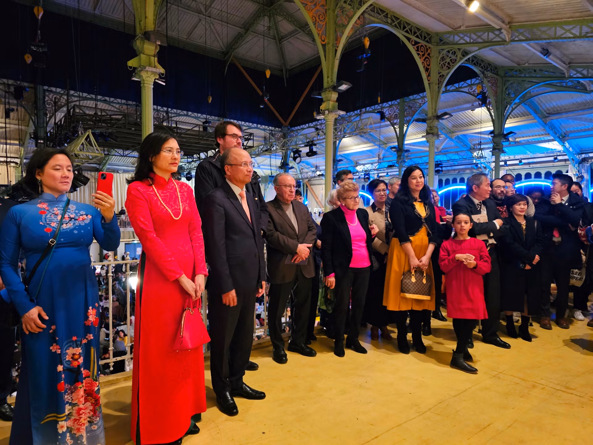 Theo Đại sứ Việt Nam tại Pháp Đinh Toàn Thắng, năm 2023 đã đi qua với nhiều đóng góp tích cực cho quan hệ hợp tác, xây dựng và tăng cường hơn nữa tình hữu nghị và hợp tác giữa hai nước Việt Nam và Pháp. Cộng đồng kiều bào cũng đã có rất nhiều hoạt động sôi nổi hưởng ứng kỷ niệm 50 năm quan hệ ngoại giao và 10 năm đối tác chiến lược Việt Nam-Pháp trong năm qua. Đại sứ hy vọng năm 2024 vẫn sẽ là một năm với nhiều hoạt động sôi nổi, nhiều thành tựu của cộng đồng bà con kiều bào, góp phần đưa quan hệ hai nước tiếp tục phát triển vững chắc.