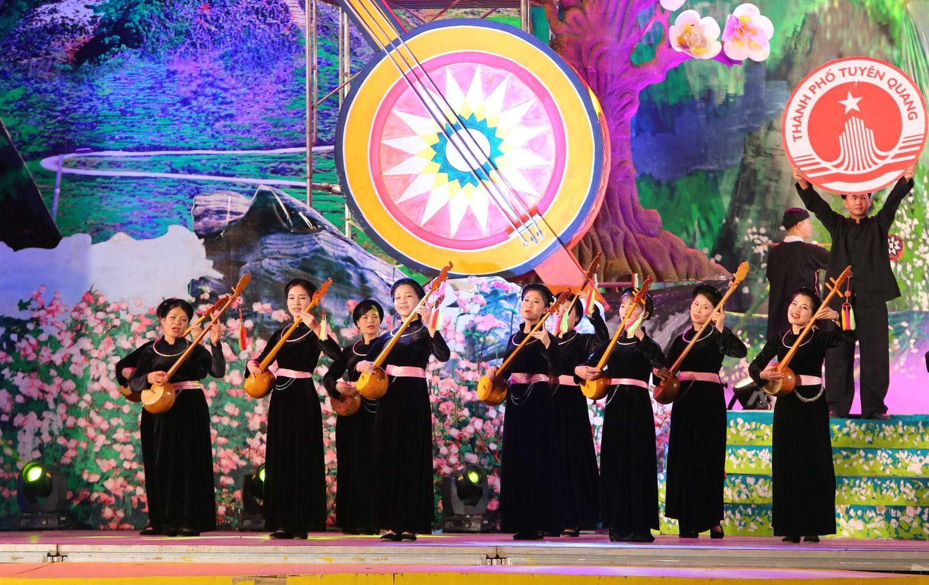 Người Tày và điệu hát Then. (Ảnh: Thành Đạt)