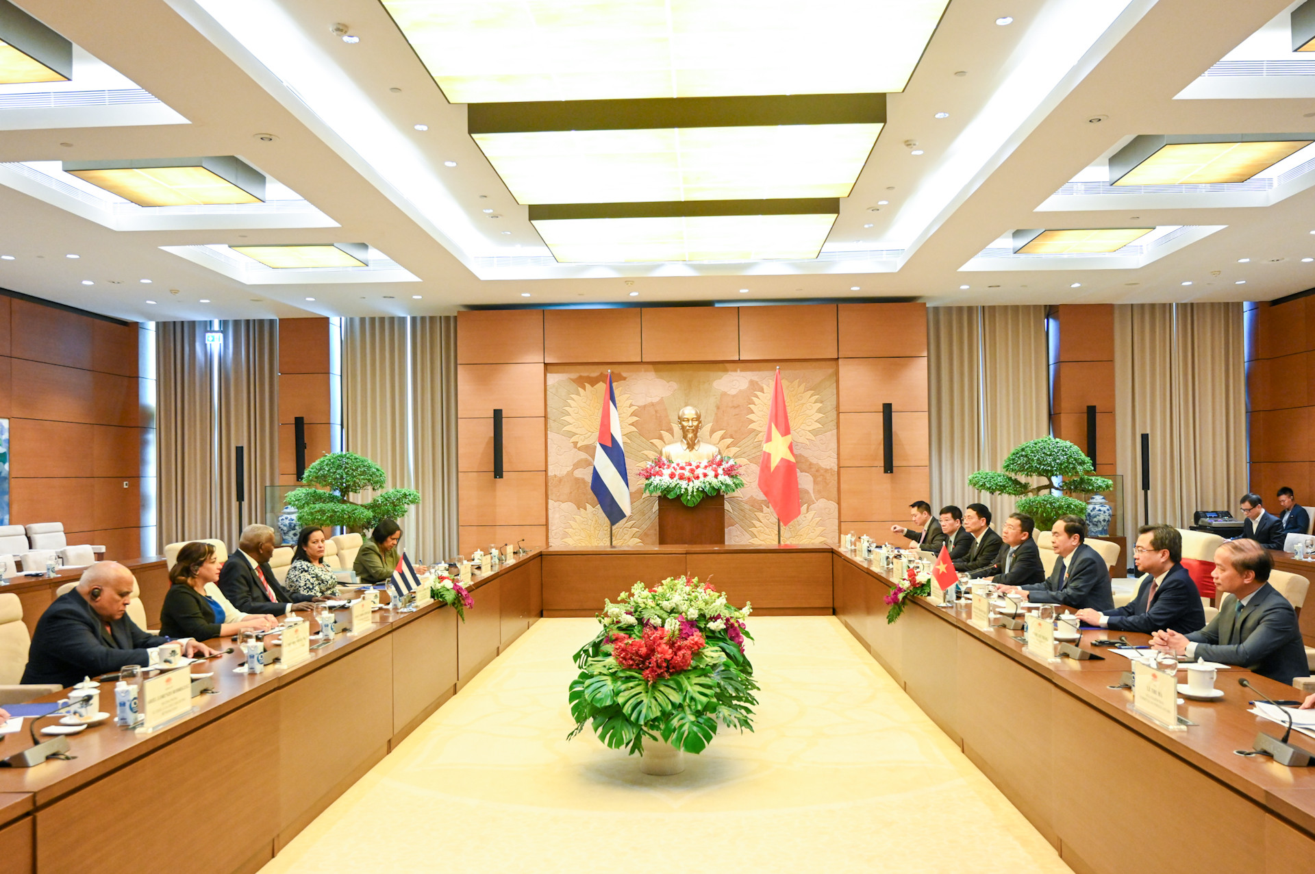 Quang cảnh hội đàm tại Nhà Quốc hội.