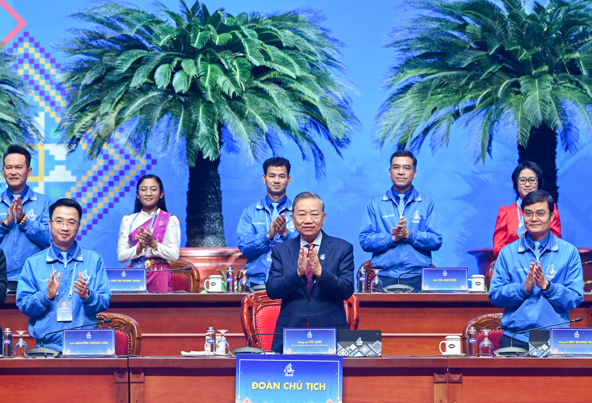 Đoàn Chủ tịch Đại hội đại biểu toàn quốc Hội Liên hiệp Thanh niên Việt Nam lần thứ IX.