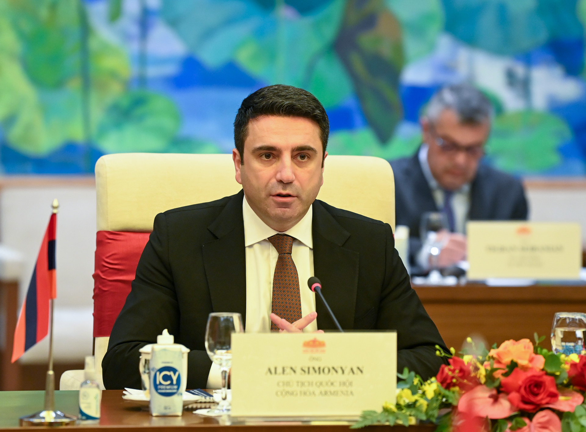 Chủ tịch Quốc hội Cộng hòa Armenia Alen Simonyan phát biểu tại hội đàm.