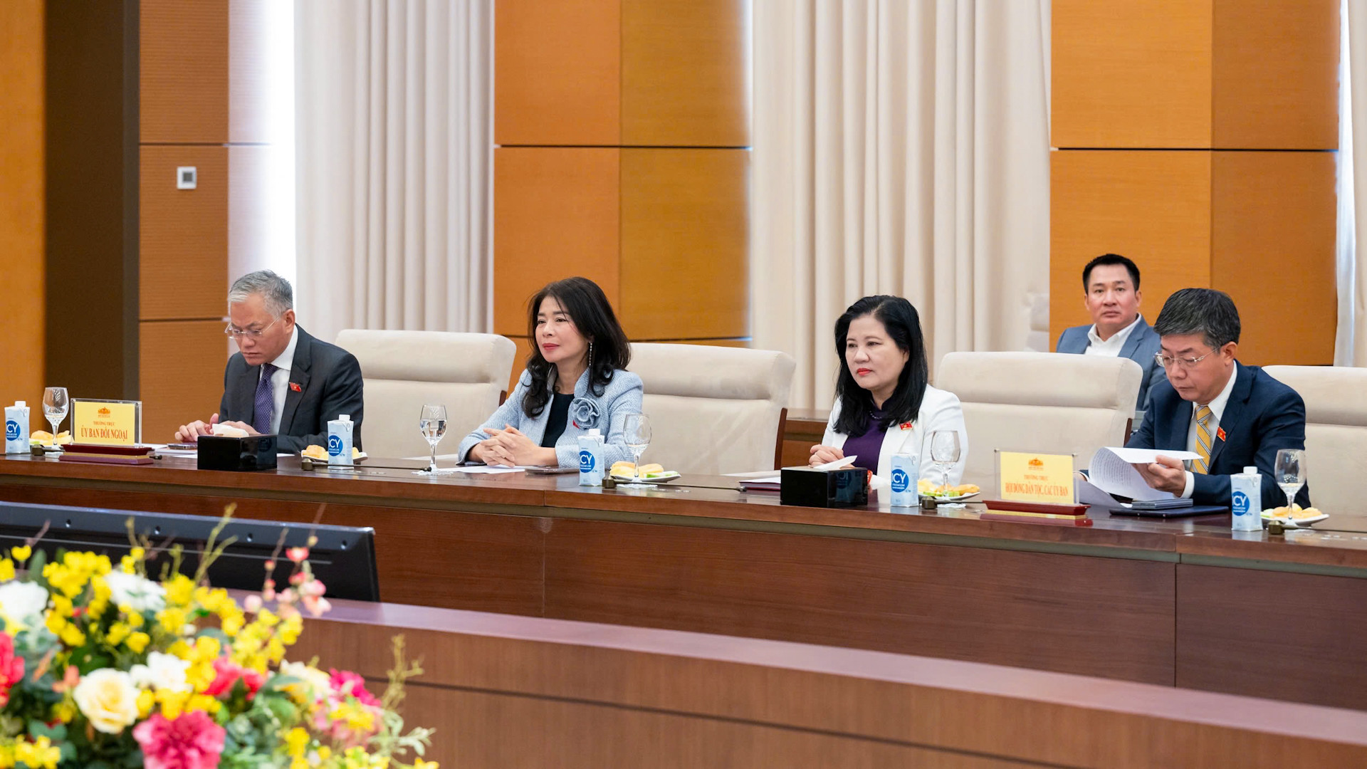 [Ảnh] Chủ tịch Quốc hội gặp các Đại sứ, Trưởng cơ quan đại diện Việt Nam ở nước ngoài ảnh 4