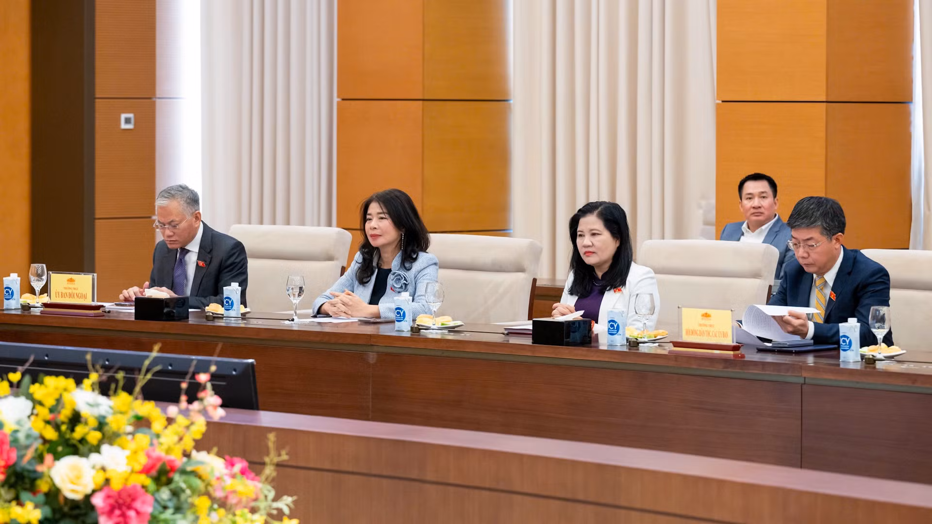 [Ảnh] Chủ tịch Quốc hội gặp các Đại sứ, Trưởng cơ quan đại diện Việt Nam ở nước ngoài ảnh 4