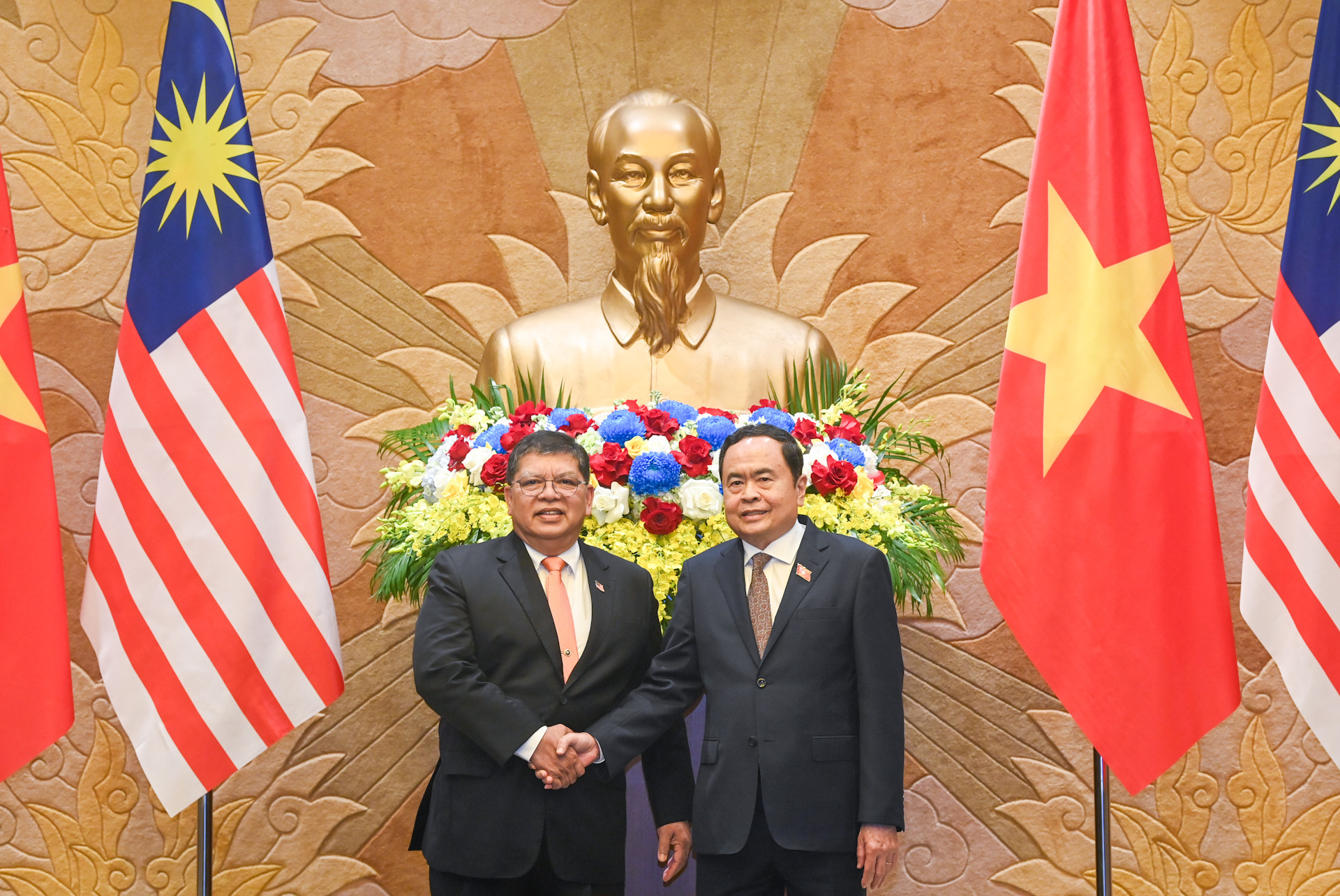 Chủ tịch Quốc hội Trần Thanh Mẫn và Chủ tịch Hạ viện Malaysia Tan Sri Dato’ Johari Bin Abdul tại hội đàm.