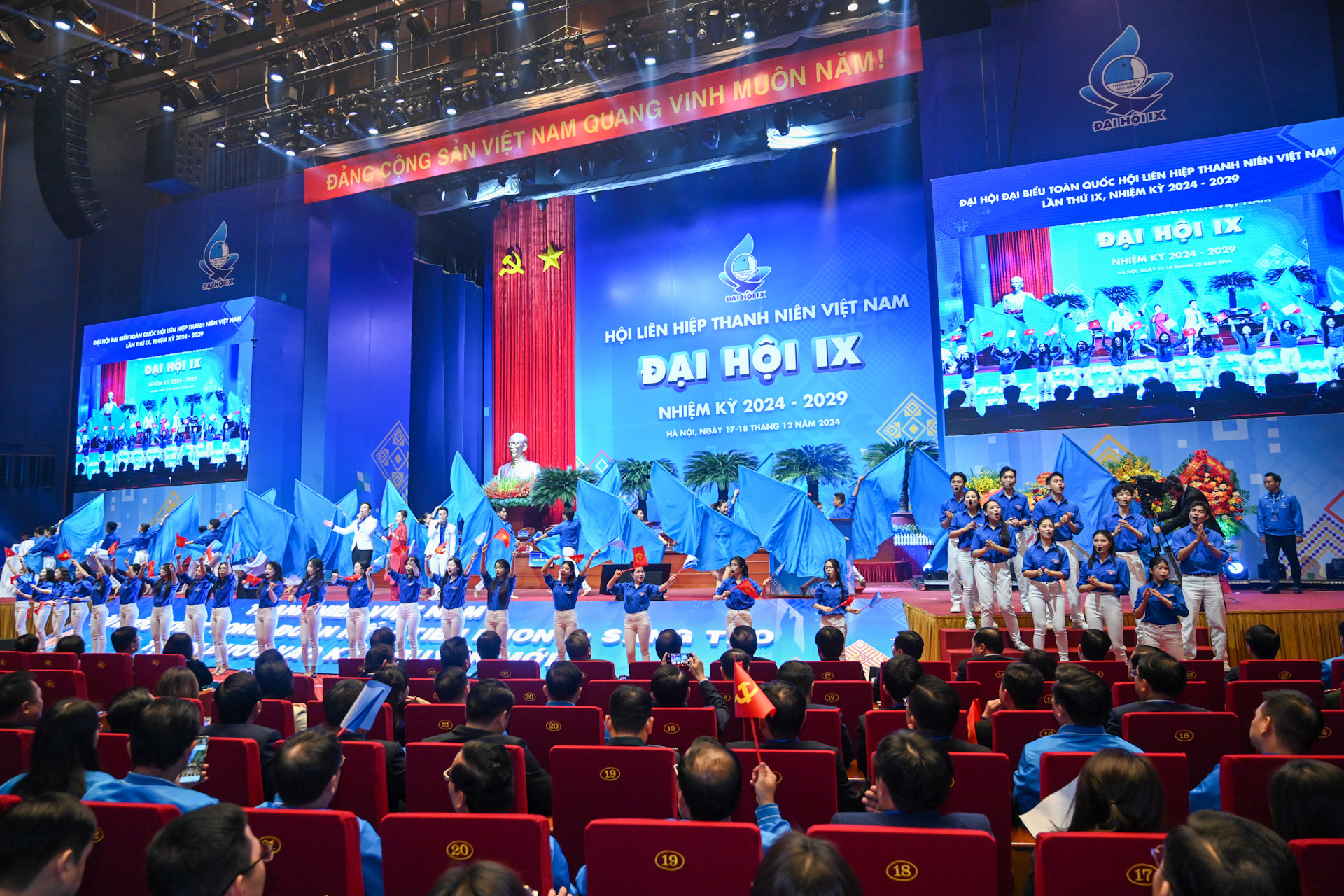 Chương trình nghệ thuật mở đầu chào mừng Đại hội.