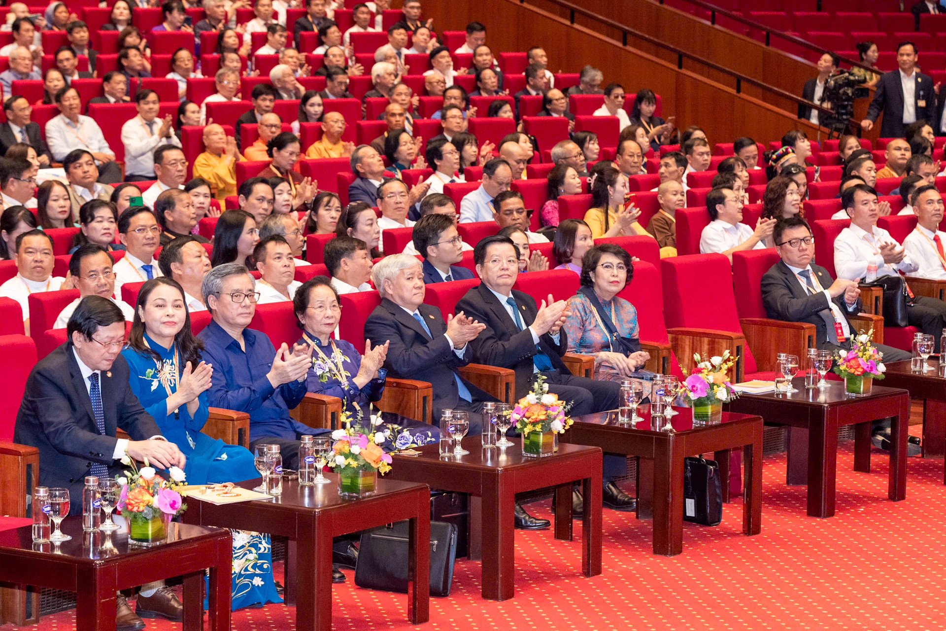 Chủ tịch Ủy ban Trung ương Mặt trận Tổ quốc Việt Nam Đỗ Văn Chiến cùng các đồng chí lãnh đạo Đảng, Nhà nước và các đại biểu dự Đại hội.