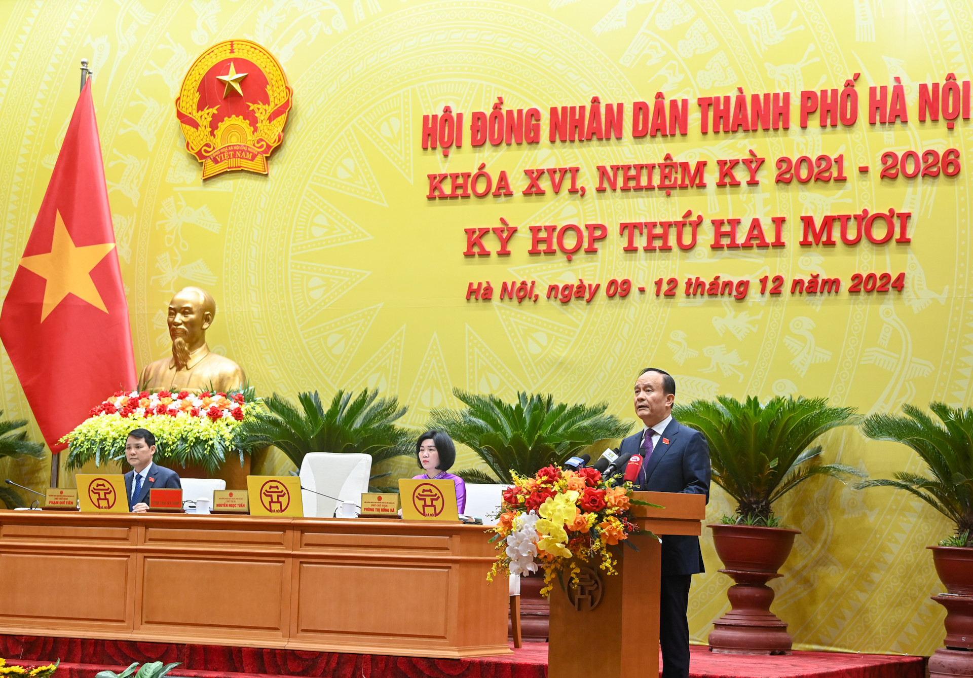 Chủ tịch Hội đồng nhân dân Thành phố Hà Nội Nguyễn Ngọc Tuấn phát biểu khai mạc. Chủ tịch Hội đồng nhân dân Thành phố Hà Nội Nguyễn Ngọc Tuấn phát biểu khai mạc.