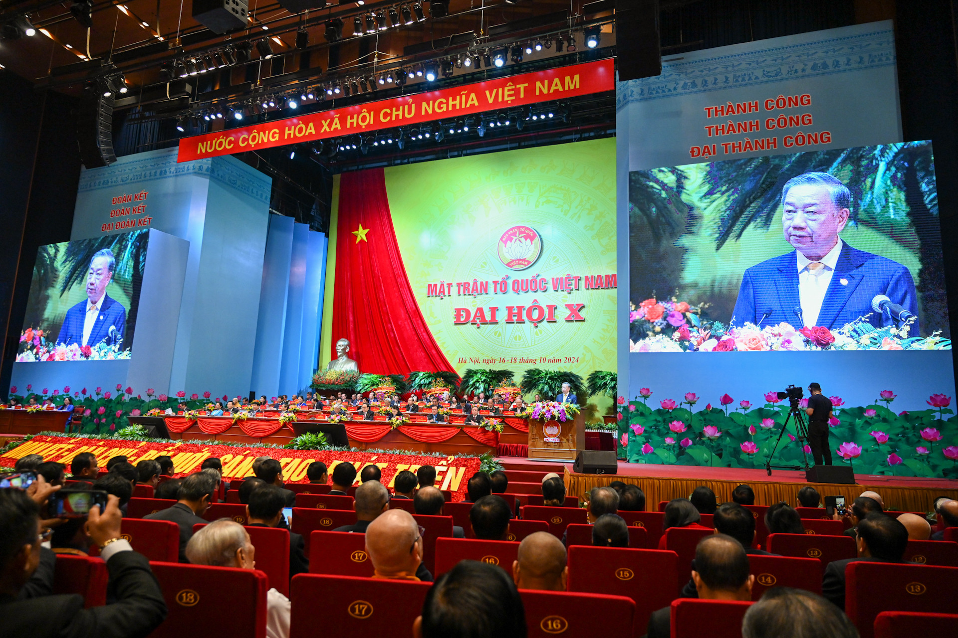 Quang cảnh phiên khai mạc Đại hội.