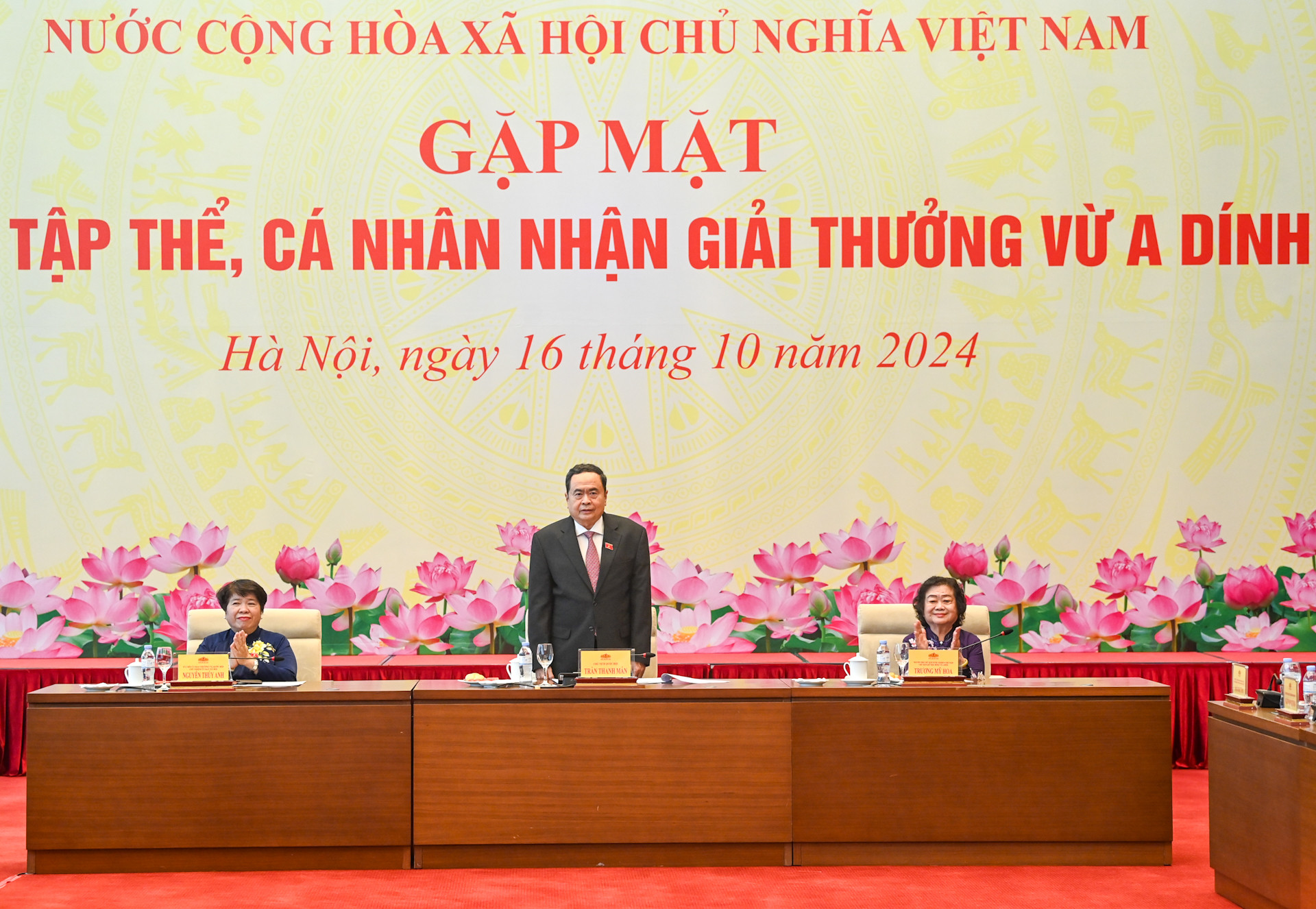 Chủ tịch Quốc hội Trần Thanh Mẫn chủ trì cuộc gặp mặt.