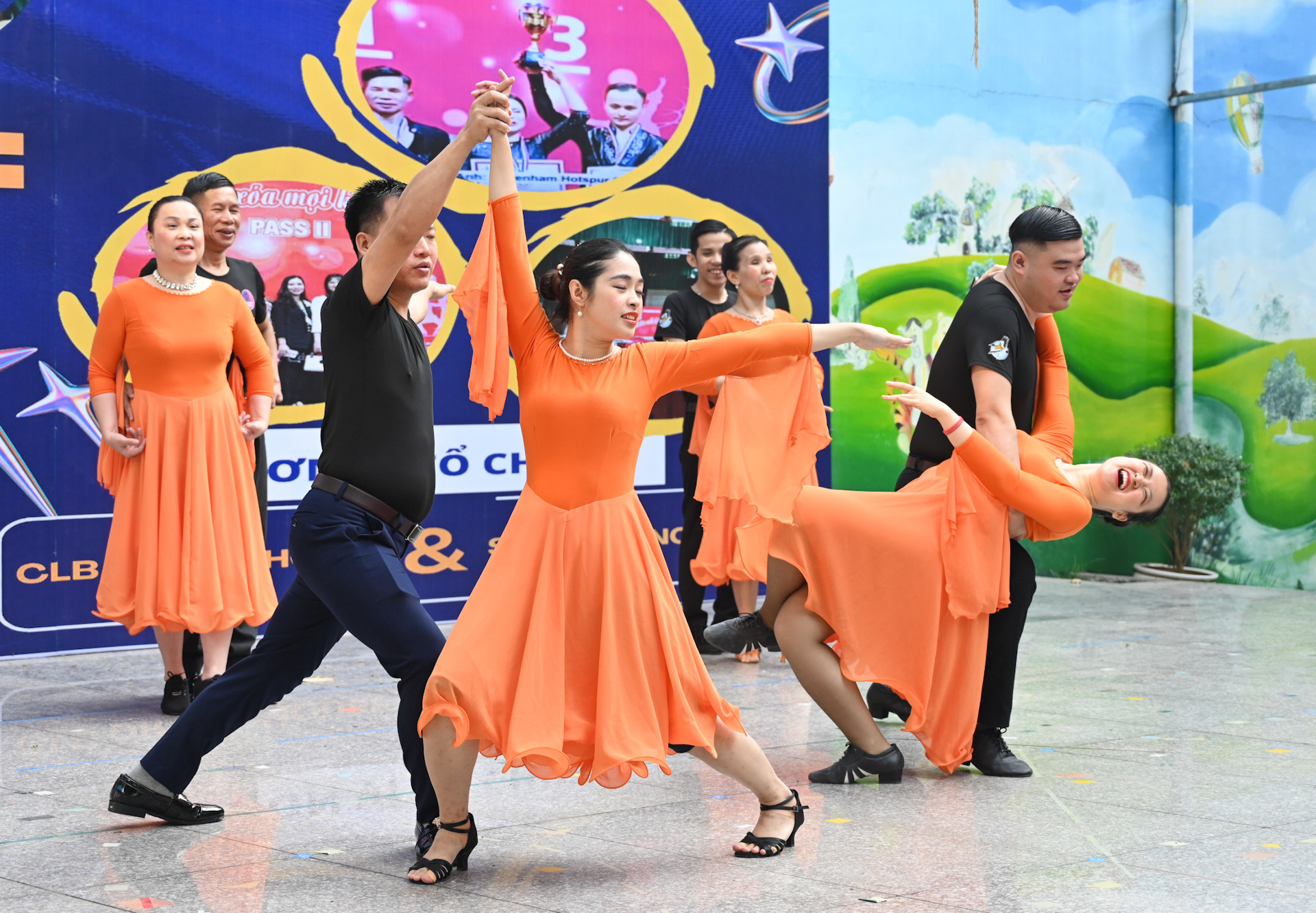 Tiết mục biểu diễn dancesport của các thành viên Solar Dance Club.