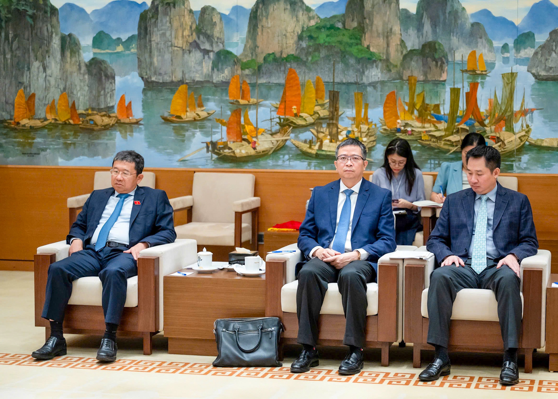 Các đại biểu Việt Nam dự cuộc tiếp.