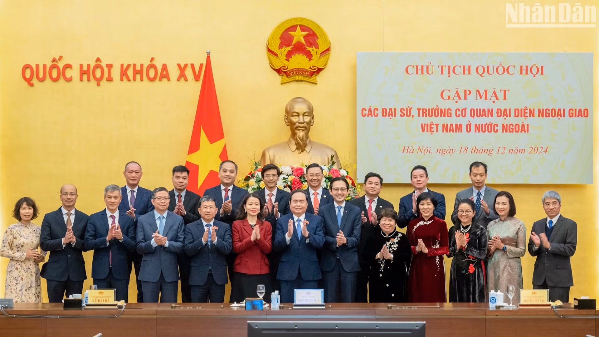 Chủ tịch Quốc hội Trần Thanh Mẫn với các đại buổi tại cuộc gặp.