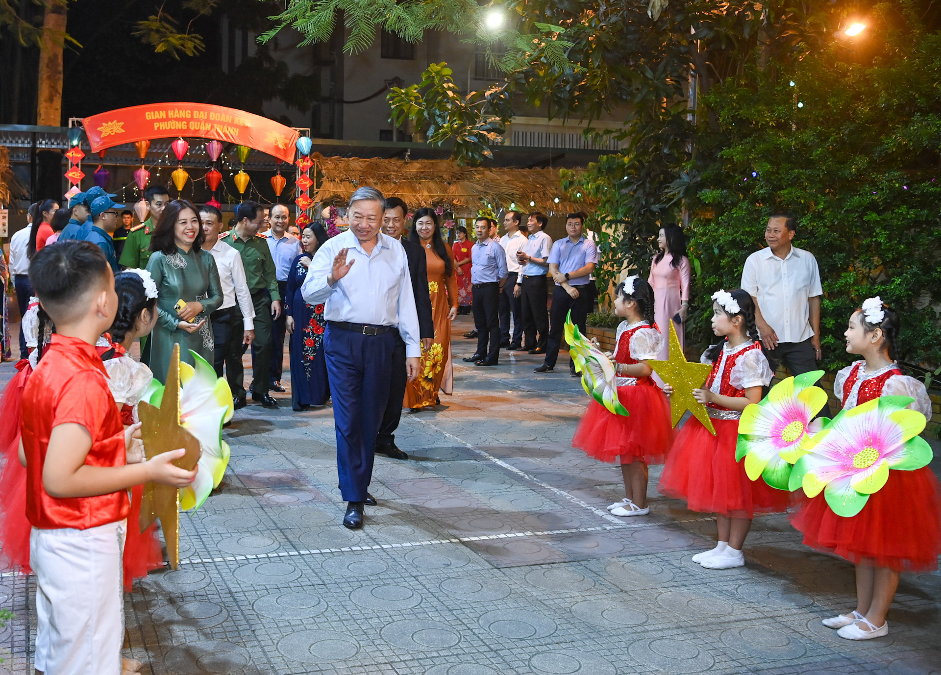 Tổng Bí thư Tô Lâm dự Ngày hội Đại đoàn kết toàn dân tộc tại phường Quán Thánh.