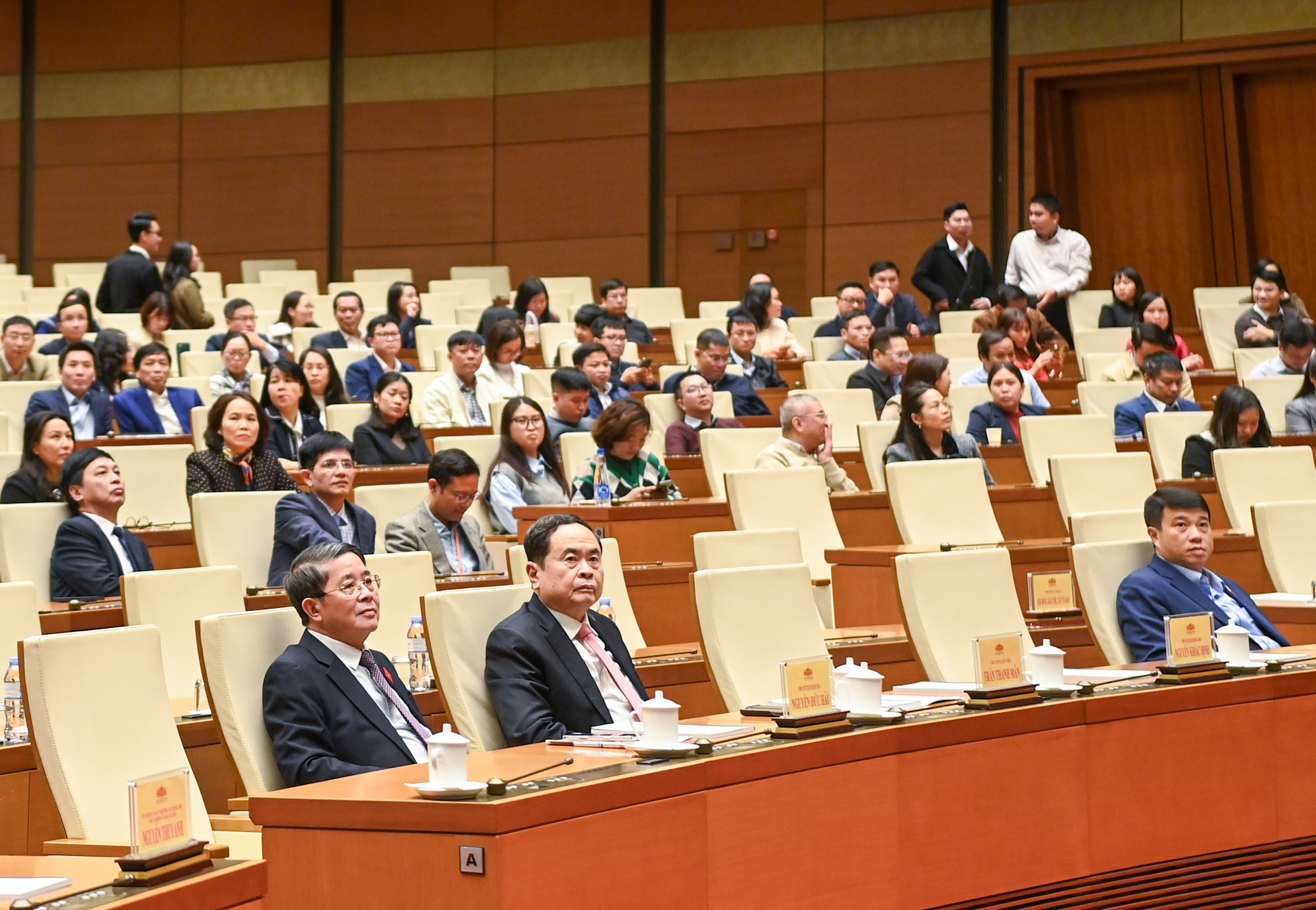 Chủ tịch Quốc hội Trần Thanh Mẫn, Phó Chủ tịch Quốc hội Nguyễn Đức Hải và các đại biểu dự hội nghị.