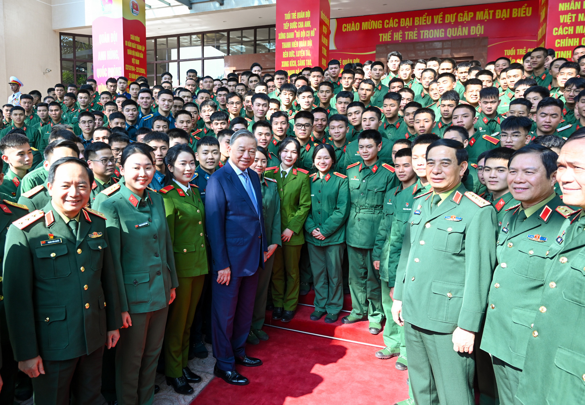 Tổng Bí thư Tô Lâm cùng các đồng chí lãnh đạo Bộ Quốc phòng và các đại biểu.