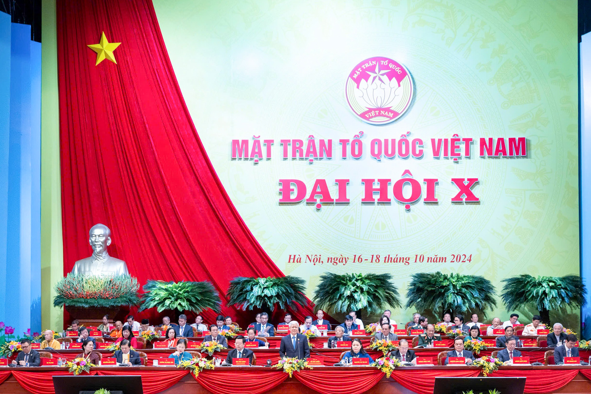 Đoàn Chủ tịch điều hành Đại hội.