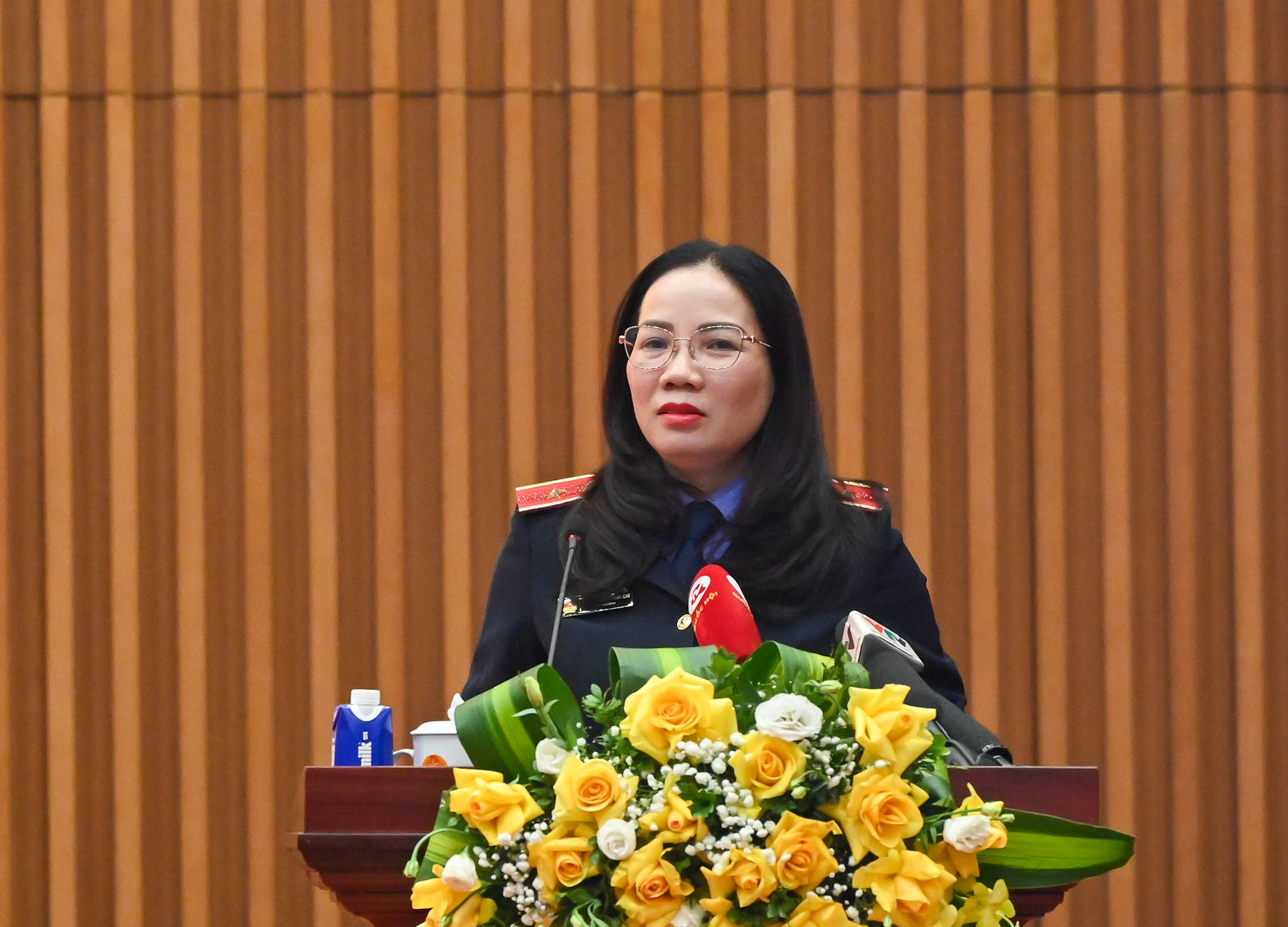 Đại diện các đơn vị trình bày tham luận tại hội nghị.