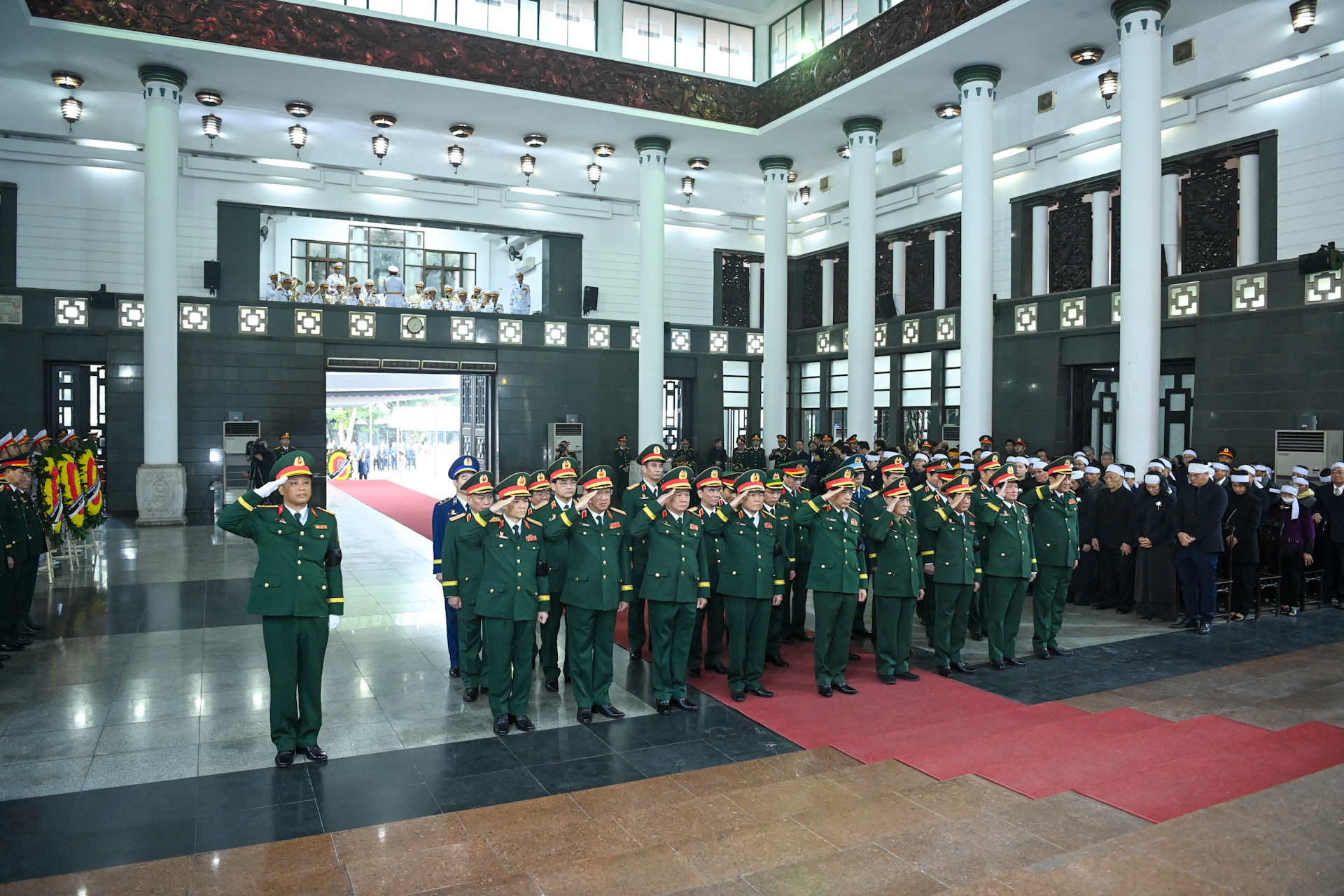Các đồng chí lãnh đạo, nguyên lãnh đạo Quân ủy Trung ương, Bộ Quốc phòng viếng đồng chí Đại tướng Nguyễn Quyết.