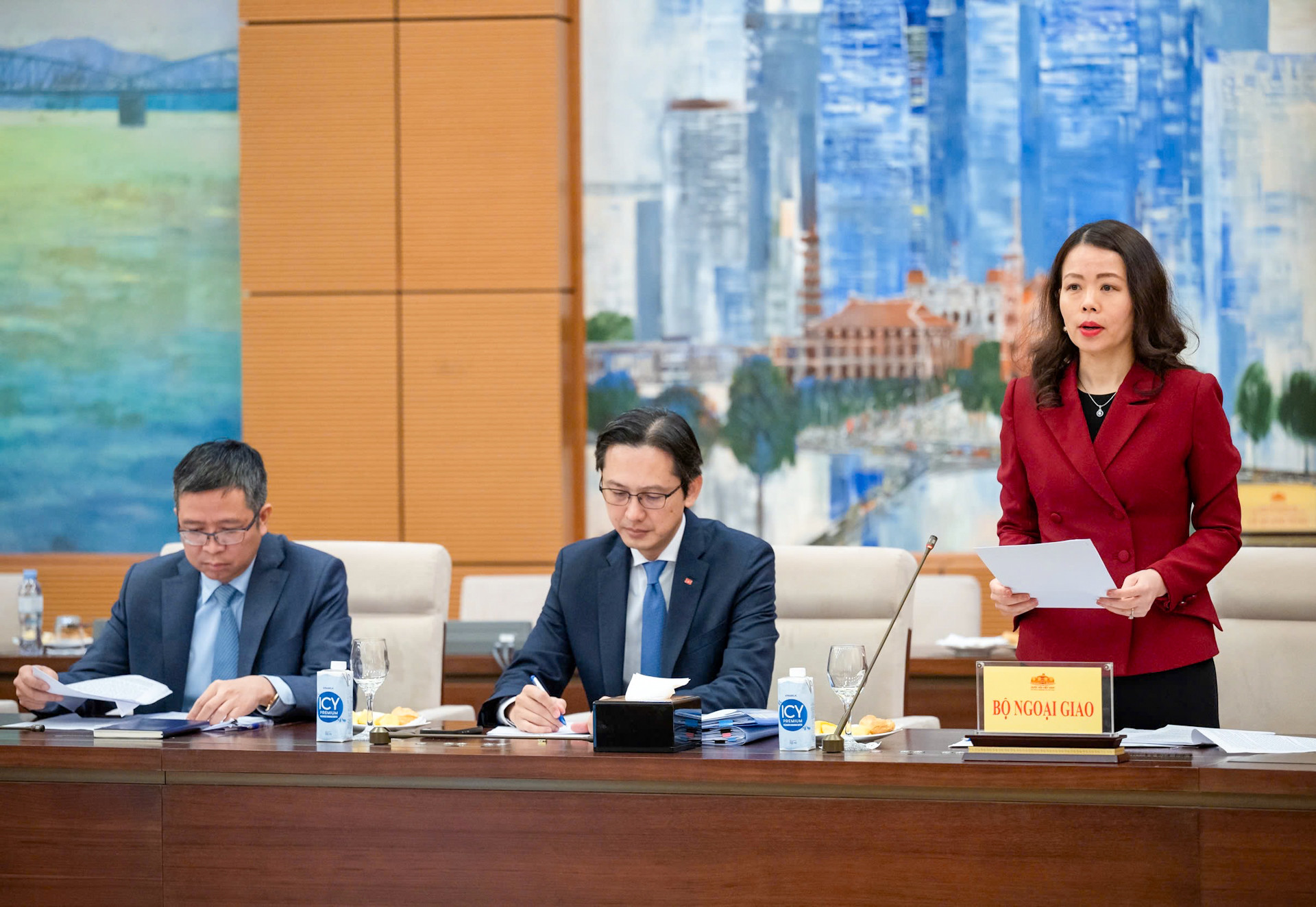 Thứ trưởng Ngoại giao Nguyễn Minh Hằng phát biểu tại cuộc gặp.