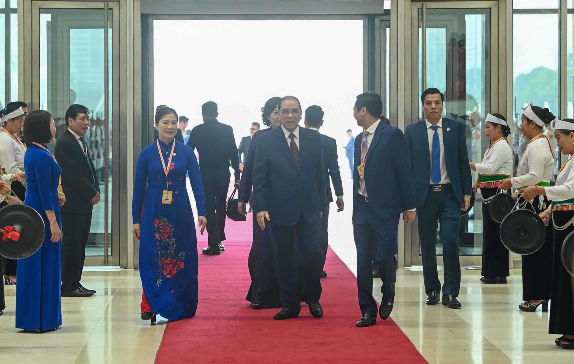 Nguyên Tổng Bí thư Nông Đức Mạnh dự Đại hội.