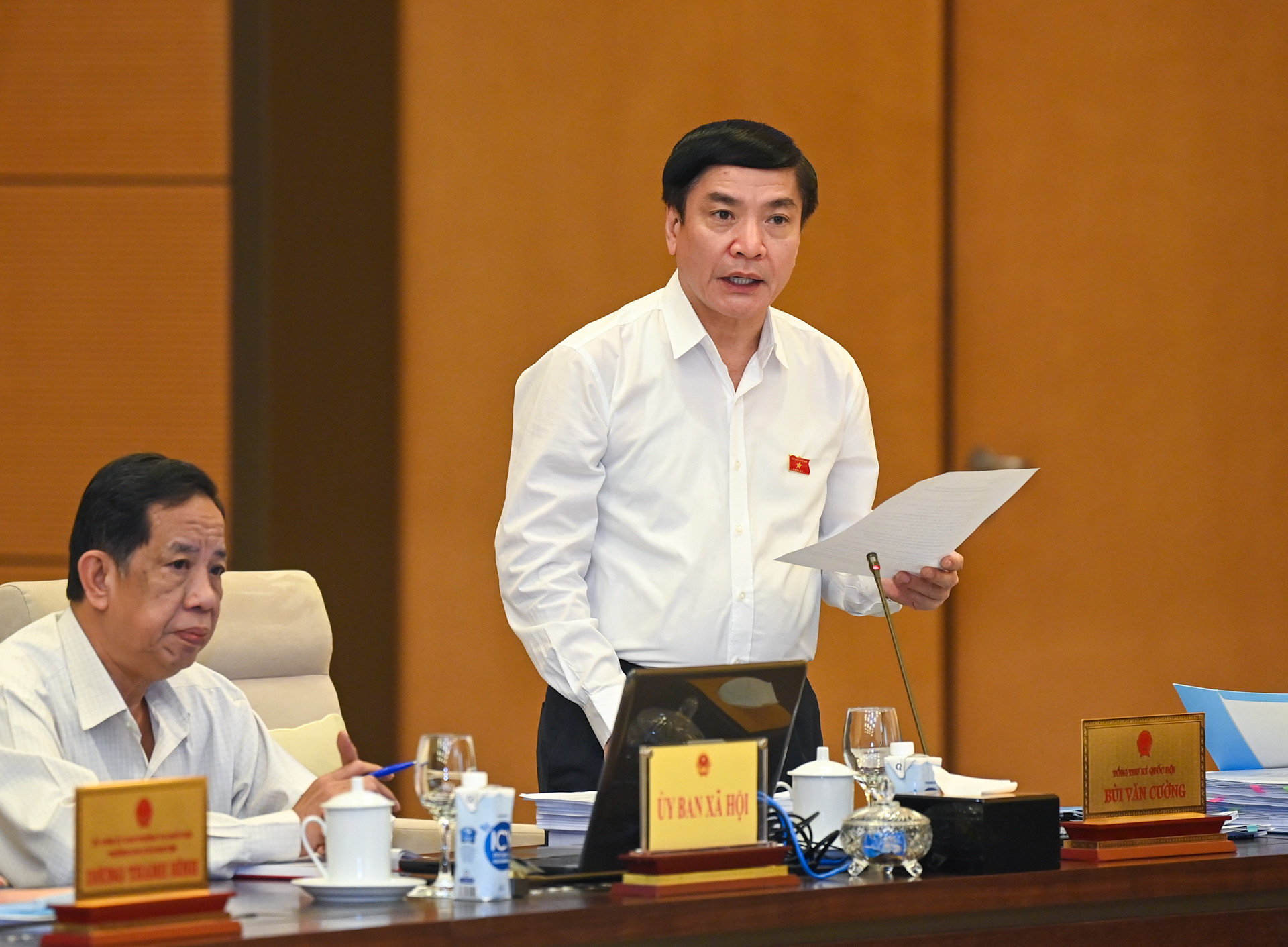 Tổng Thư ký Quốc hội, Chủ nhiệm Văn phòng Quốc hội Bùi Văn Cường phát biểu mở đầu phiên họp.