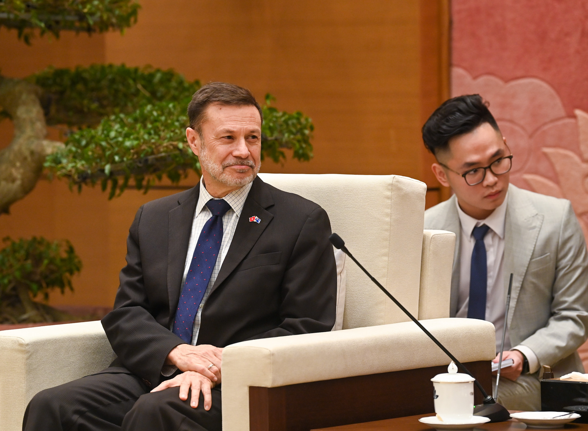 Đại sứ Australia Andrew Goledzinowski phát biểu tại cuộc tiếp.