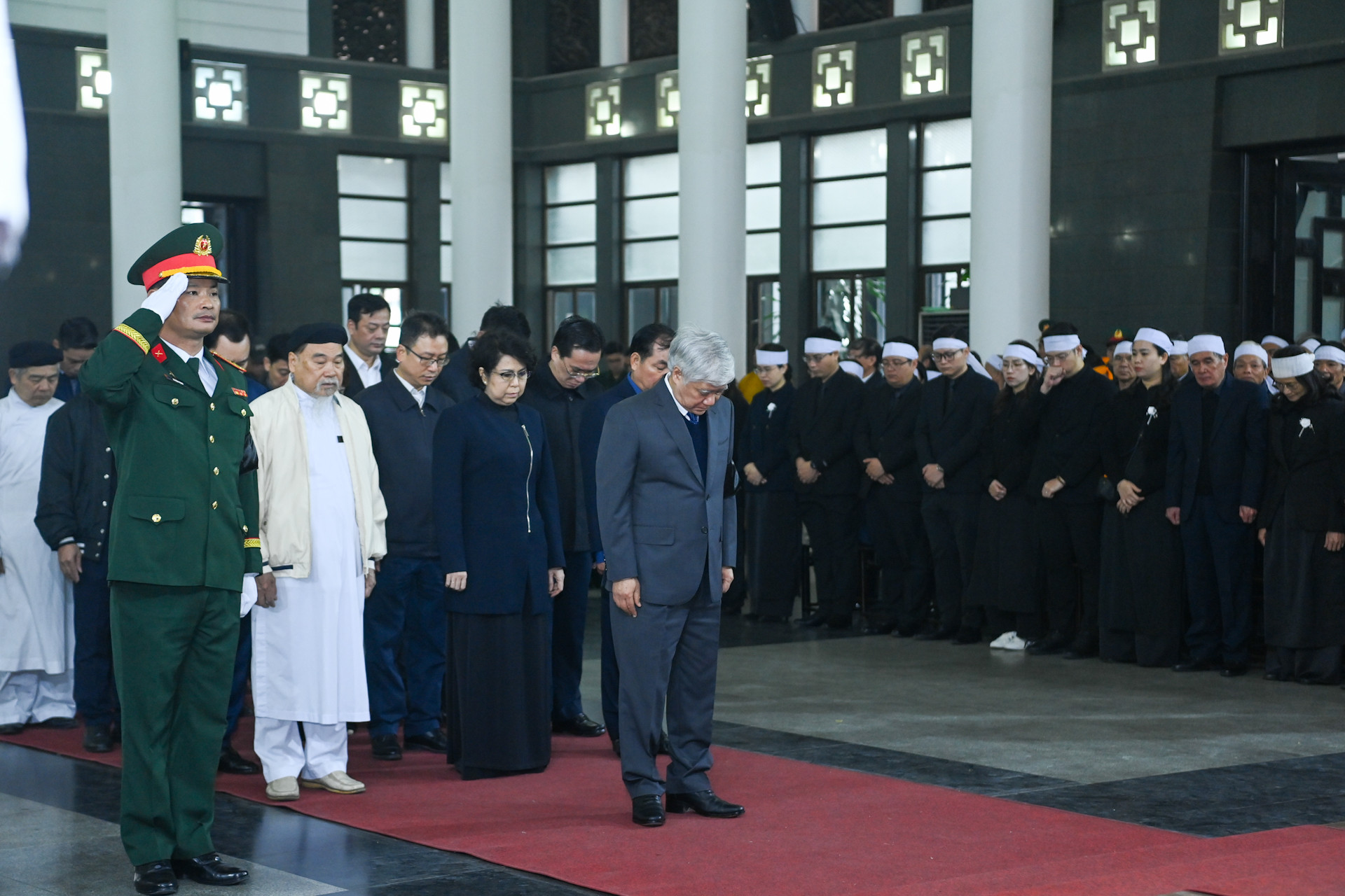 Đoàn Ủy ban Trung ương Mặt trận Tổ quốc Việt Nam do Chủ tịch Ủy ban Trung ương Mặt trận Tổ quốc Việt Nam Đỗ Văn Chiến làm Trưởng đoàn vào viếng đồng chí Đại tướng Nguyễn Quyết.