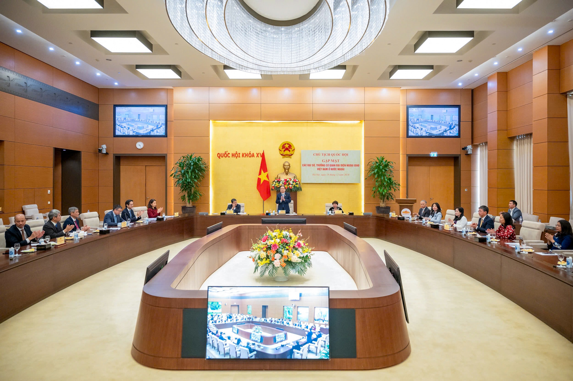 Quang cảnh cuộc gặp tại Nhà Quốc hội.