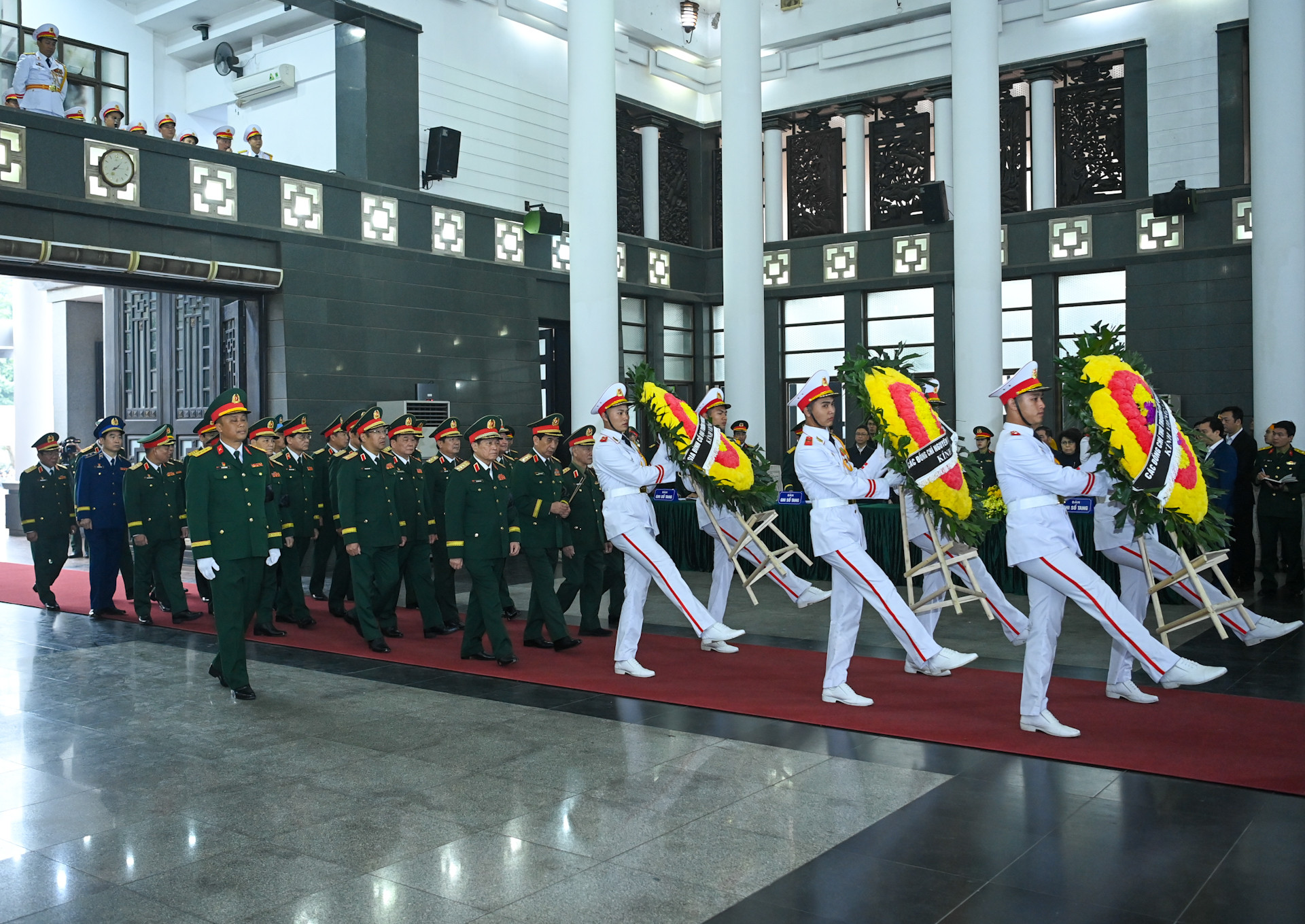 Đoàn Quân ủy Trung ương, Bộ Quốc phòng do Đại tướng Phan Văn Giang, Bộ trưởng Quốc phòng làm Trưởng đoàn vào viếng đồng chí Đại tướng Nguyễn Quyết.