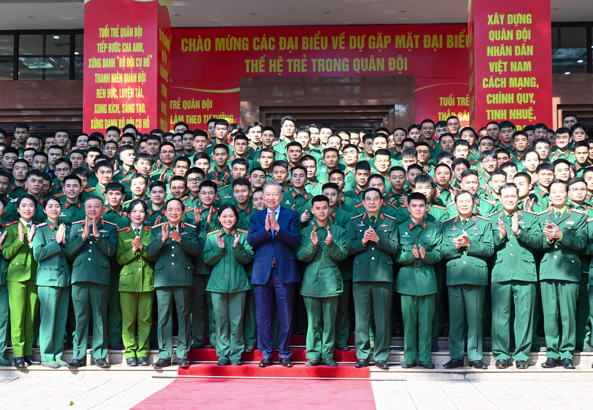 Tổng Bí thư Tô Lâm cùng các đồng chí lãnh đạo Bộ Quốc phòng và các đại biểu.