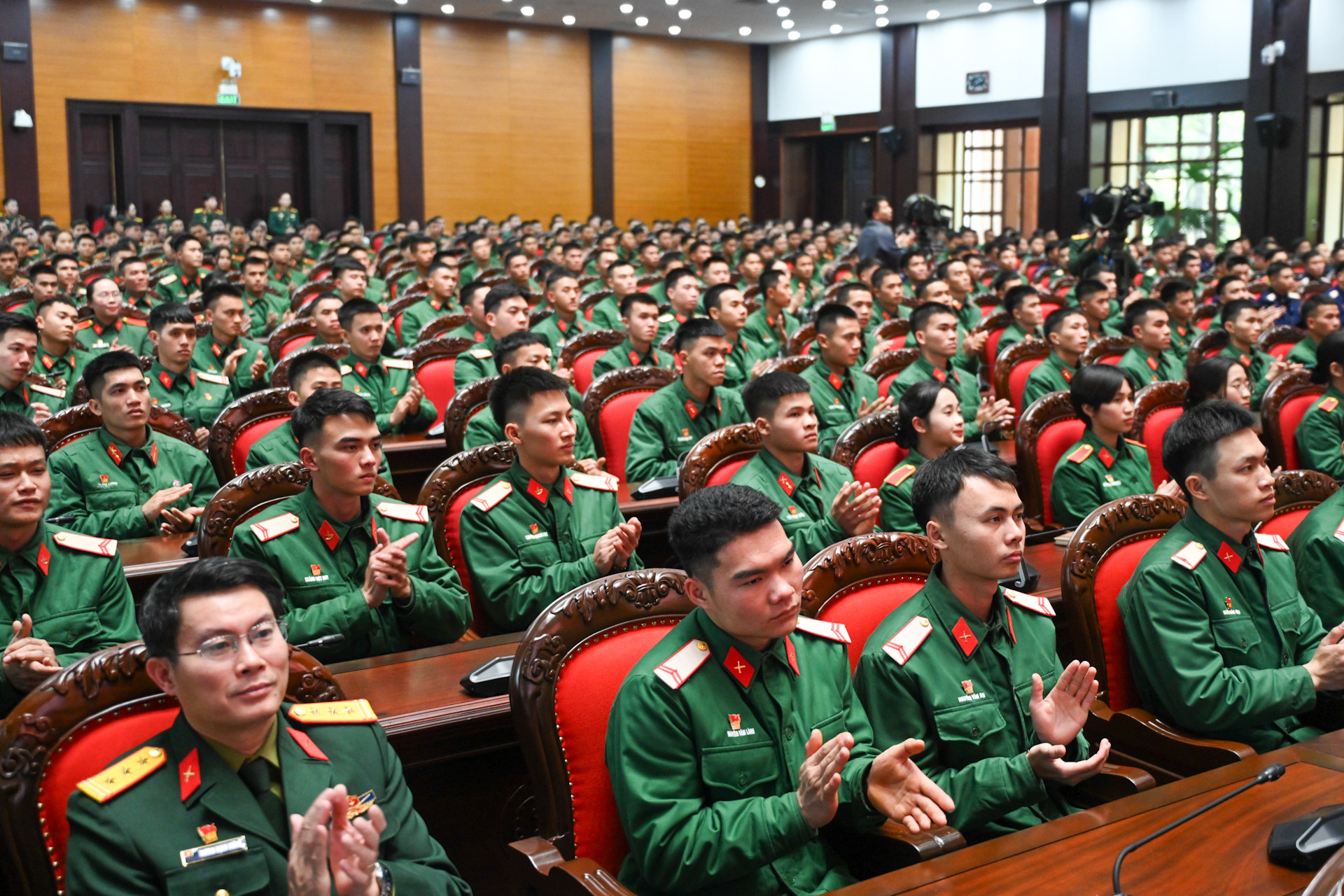 [Ảnh] Tổng Bí thư Tô Lâm gặp mặt đại biểu thế hệ trẻ trong Quân đội ảnh 12